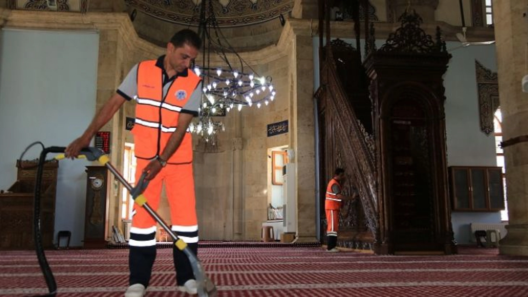 Ramazan Ayında Da Camilerin Temizliği Aralıksız Devam Ediyor