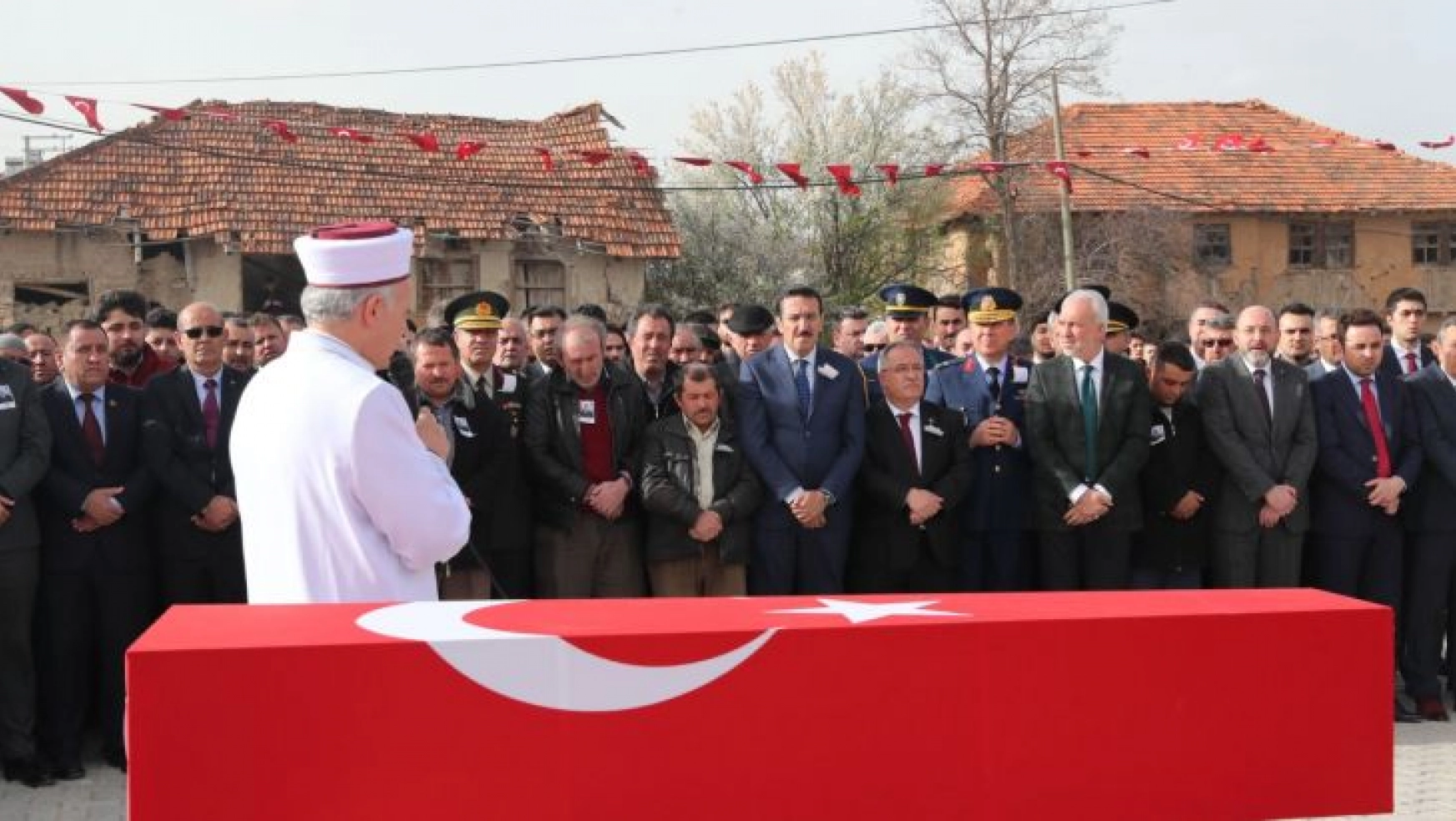 Bakan Tüfenkci, Afrin şehidinin cenazesine katıldı