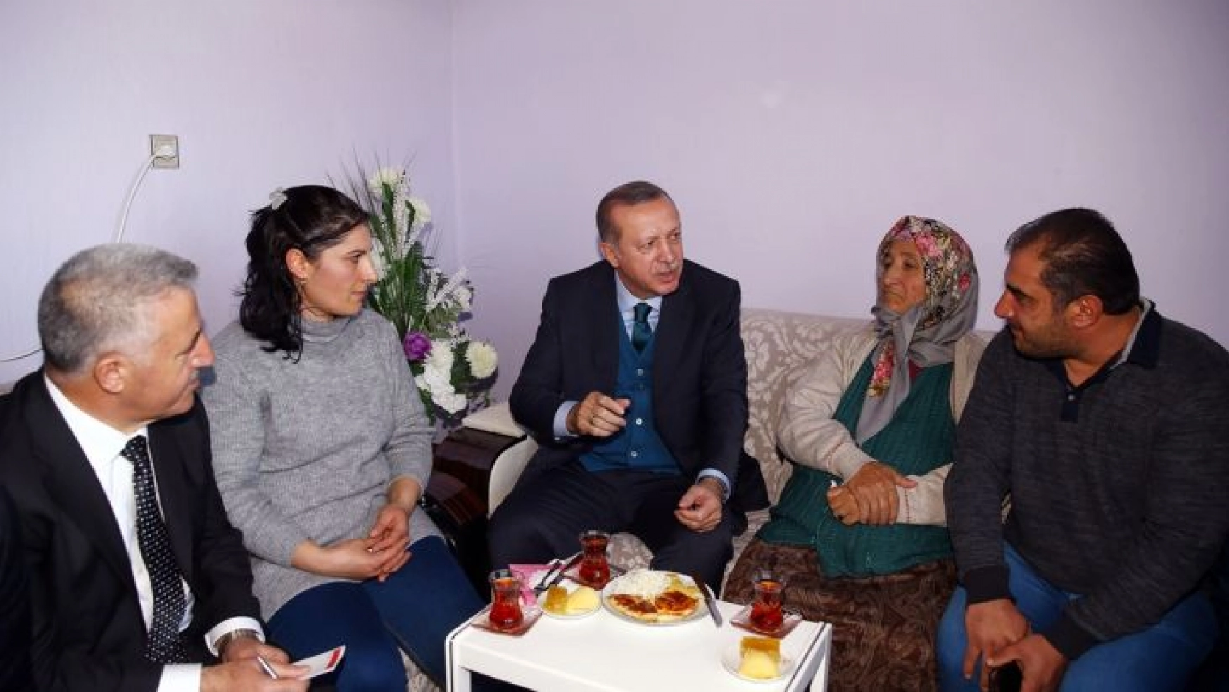 Cumhurbaşkanı Erdoğan, başbakanken ziyaret ettiği aileyi unutmadı