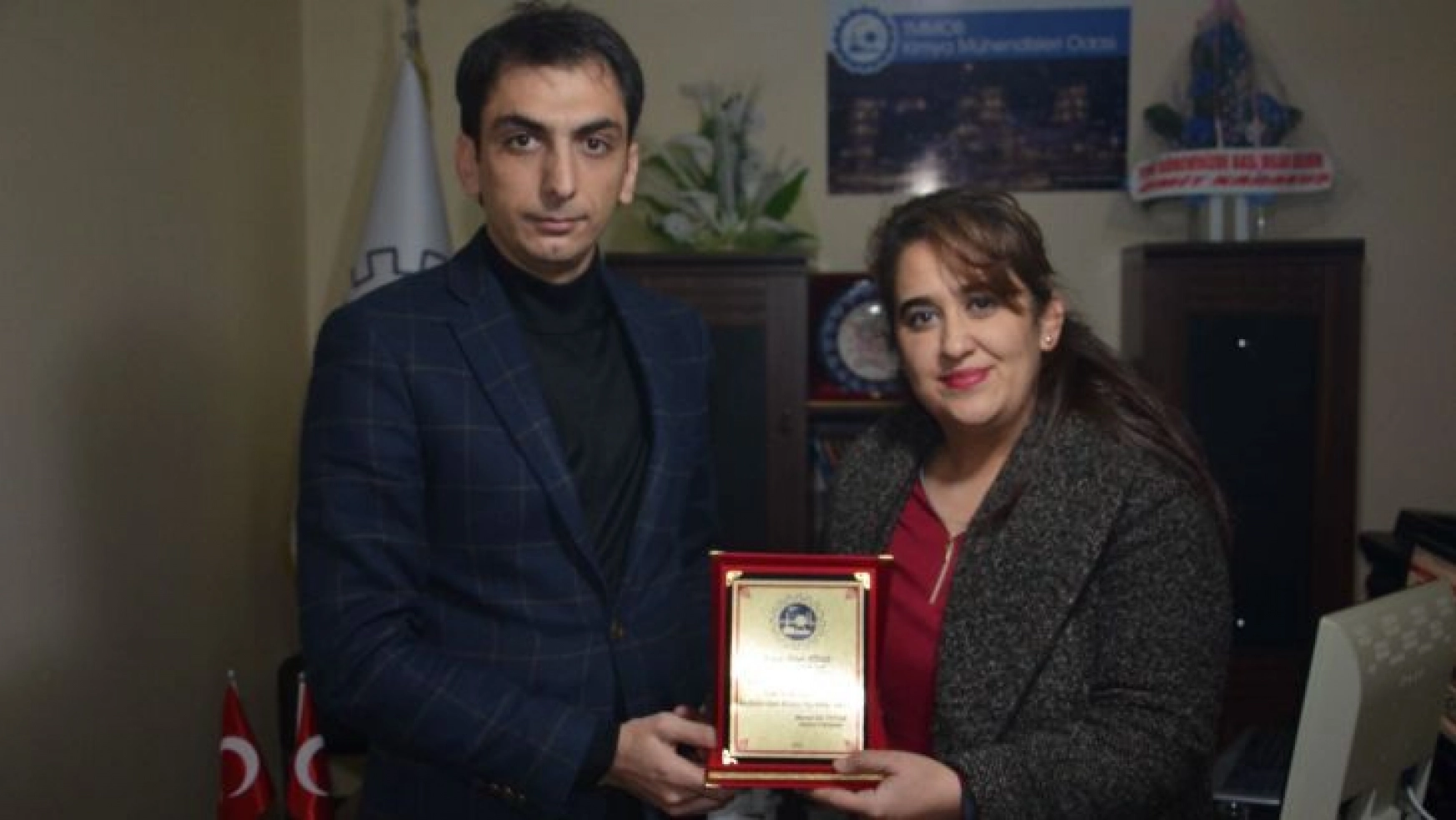 Başkan Tutar'dan Gazeteci Dilek Kiraz'ı Duygulandıran Ödül
