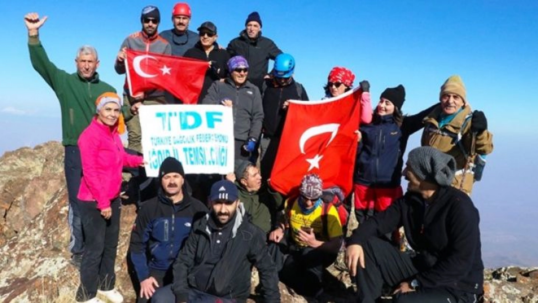 Dağcılar 'Doğu'nun K2'si'ne zirve yaptı
