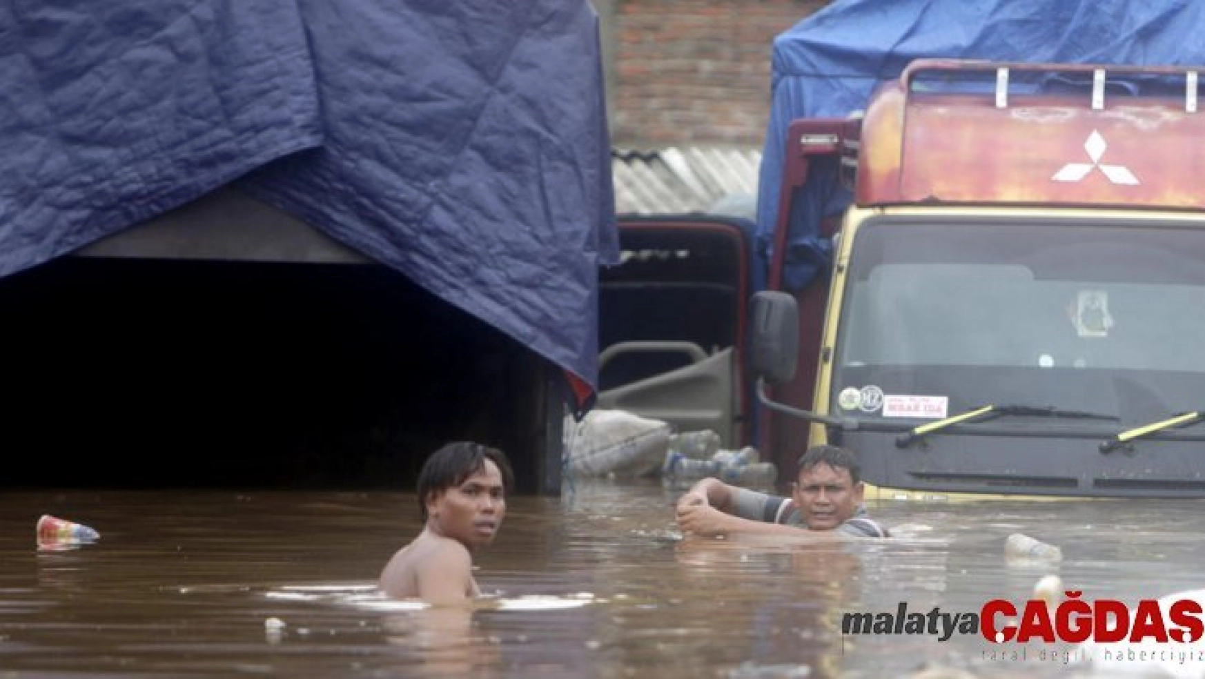 Endonezya'da sel: 9 ölü