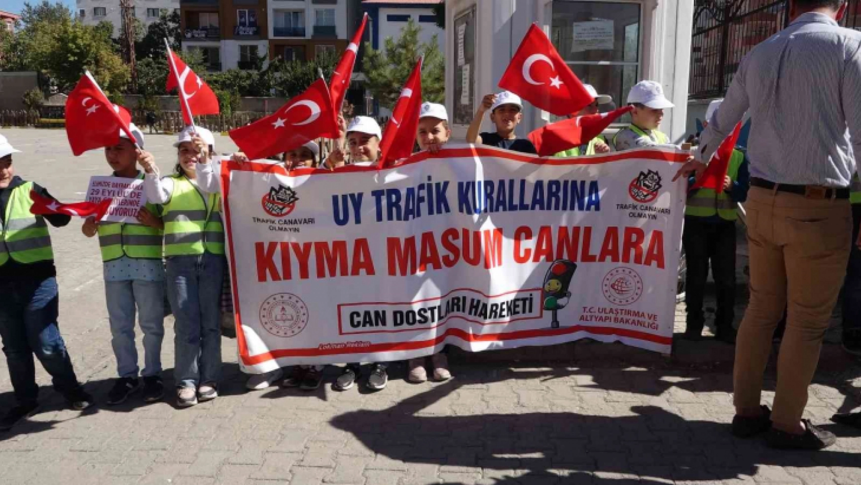 Erciş'te 'Yayalara öncelik, hayata saygı duruşu' etkinliği düzenlendi