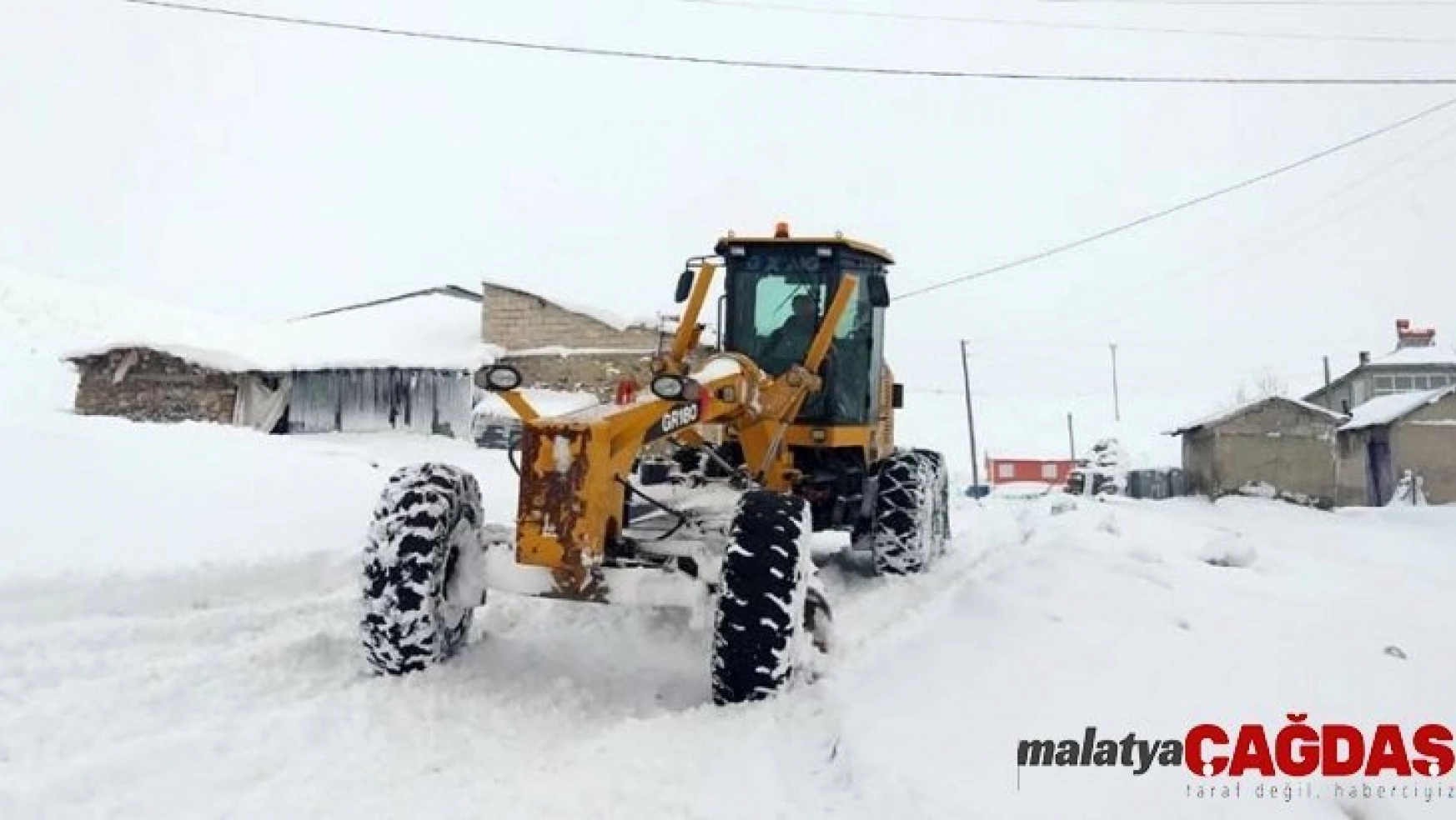 Erzincan'da kar ve tipi dolayısıyla 49 köy yolu ulaşıma kapandı