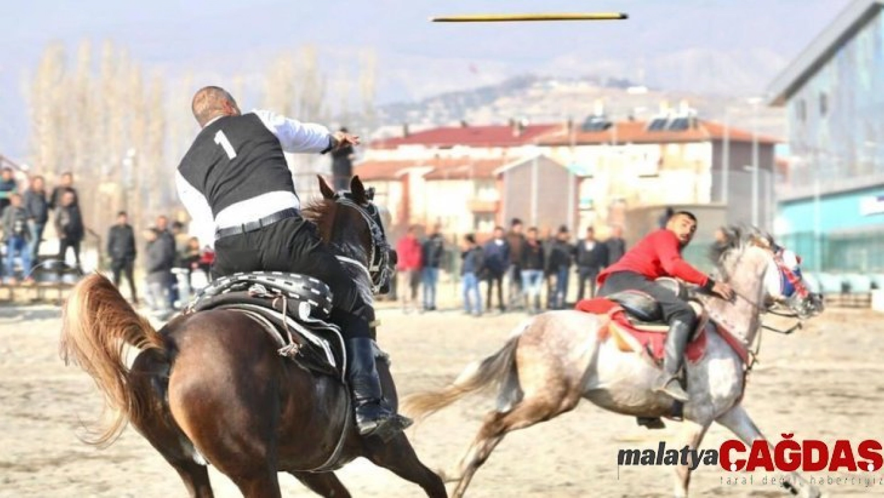 Erzincan'daki atlı cirit dostluk müsabakası nefes kesti