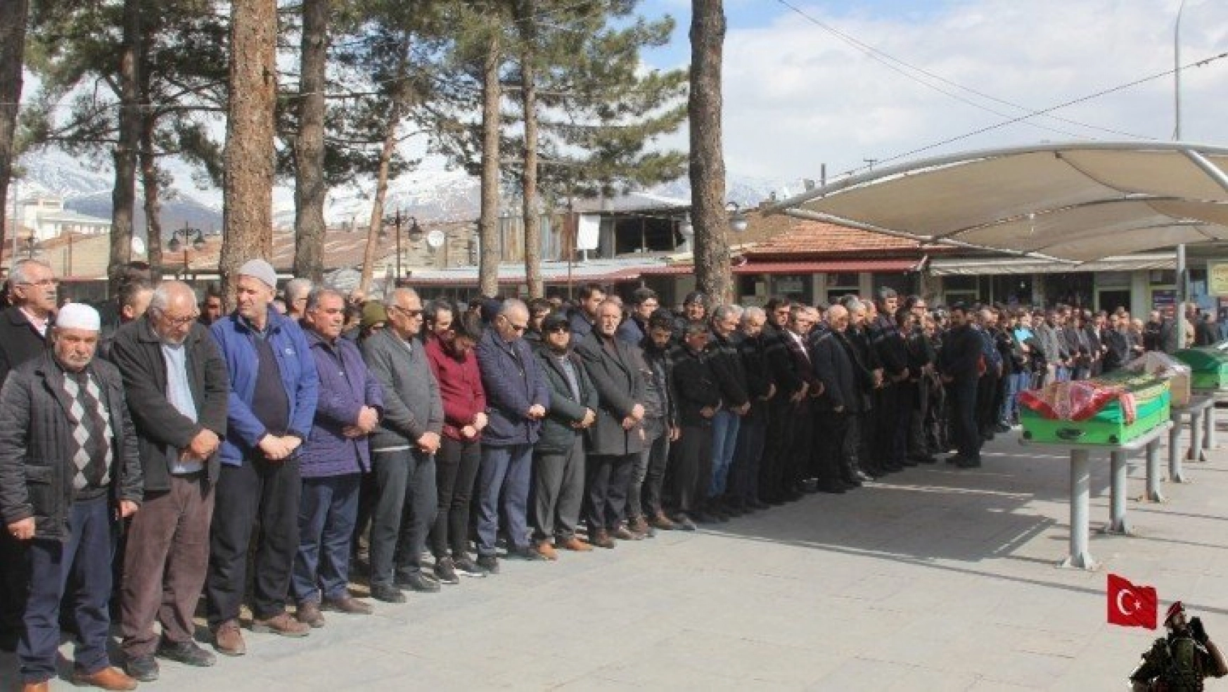 Erzincan'da İdlib şehitleri için gıyabi namaz kılındı