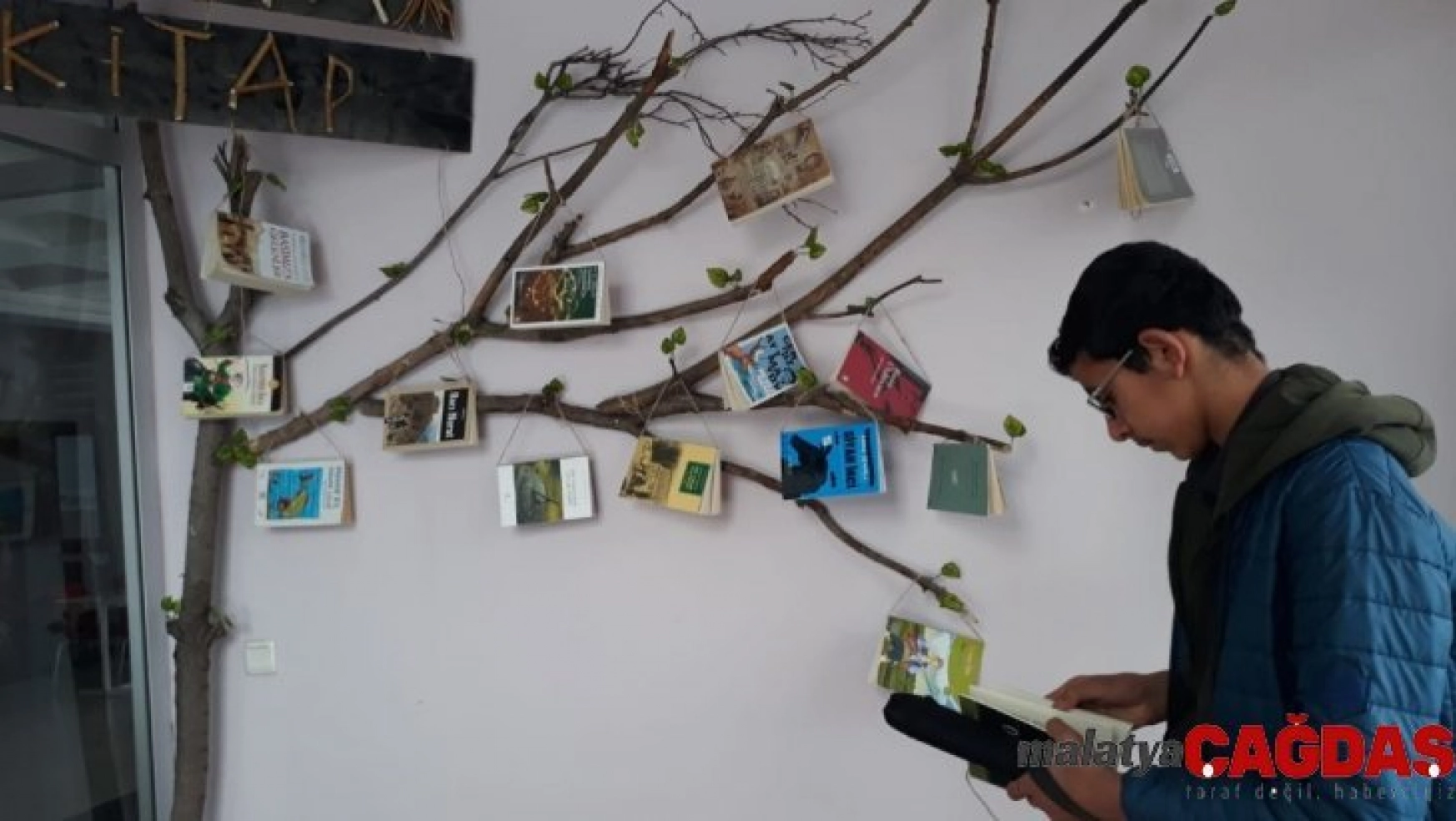 Erzurum'da 'Askıda Kitap Var' projesi