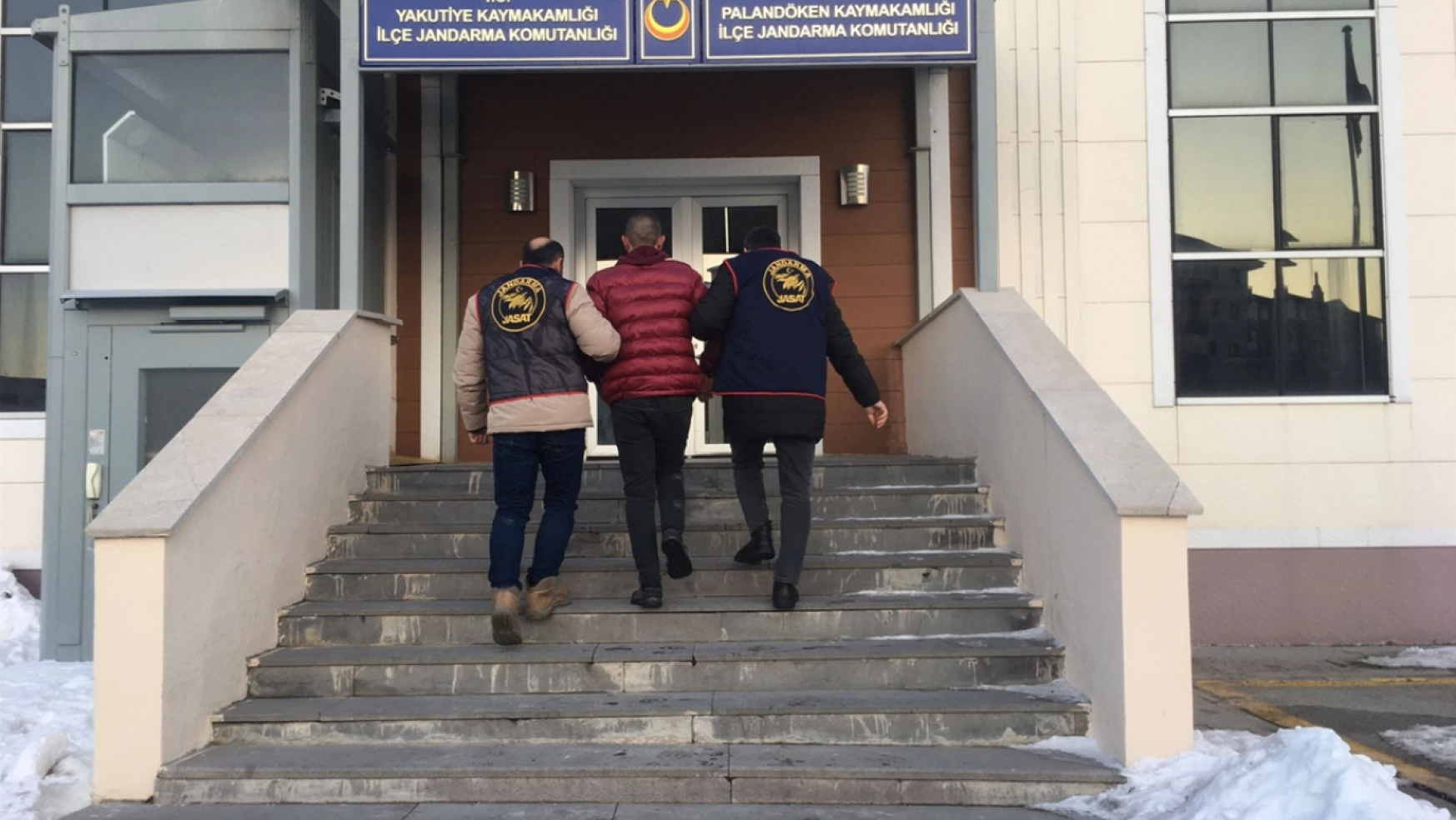 Erzurum'da 6'sı firari hükümlü 23 zanlı yakalandı