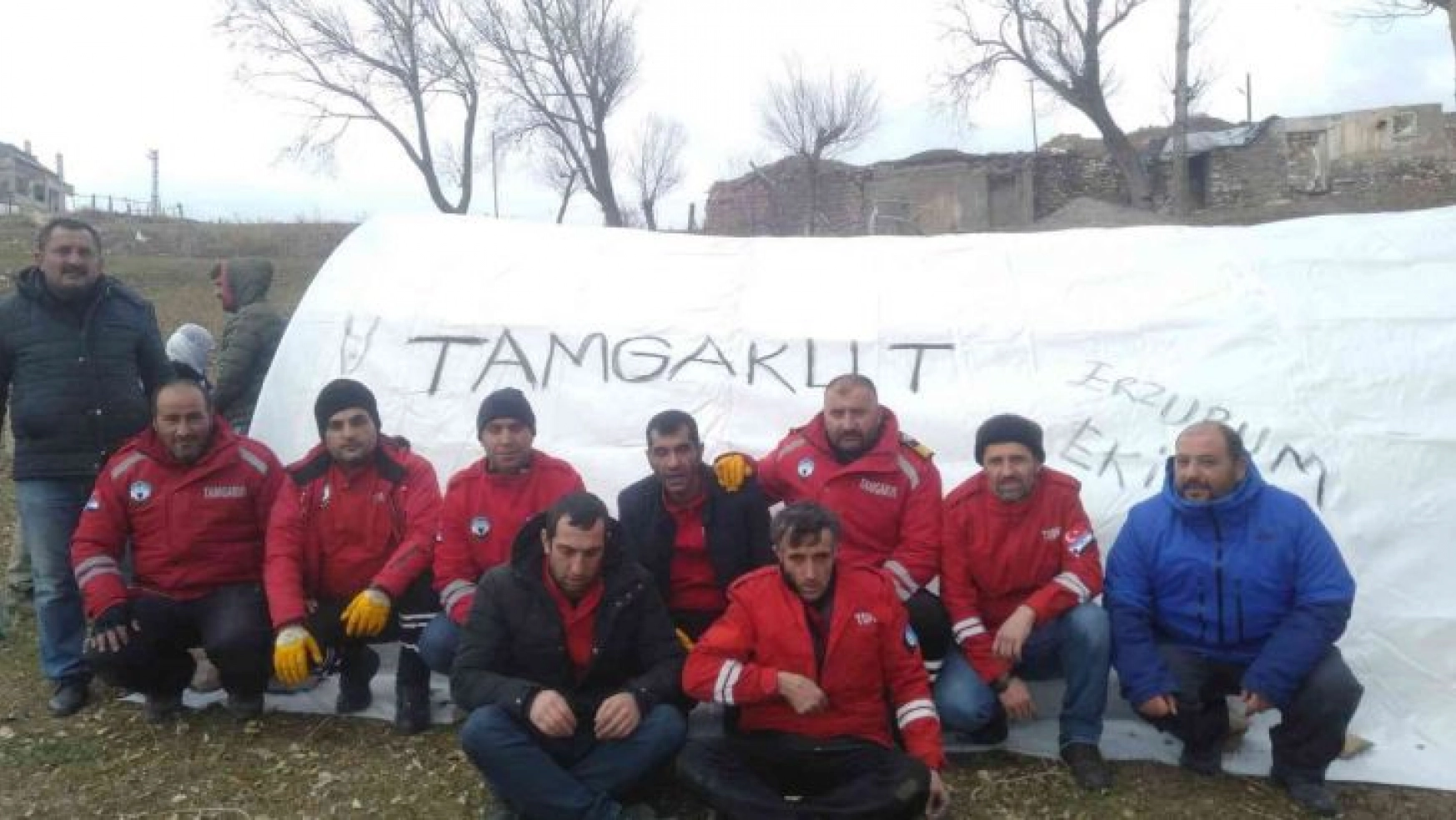 Erzurum'da depremzedeler için seyyar ahırlar kuruldu