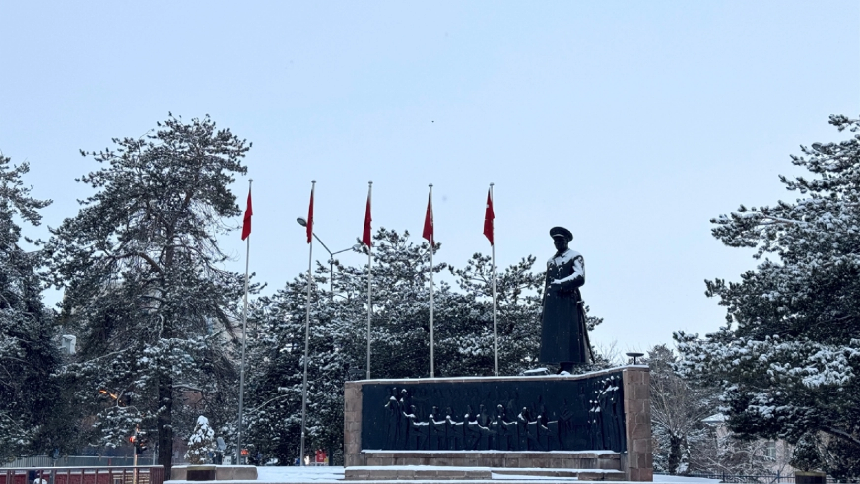 Erzurum'da kar yağışı etkisini sürdürdü