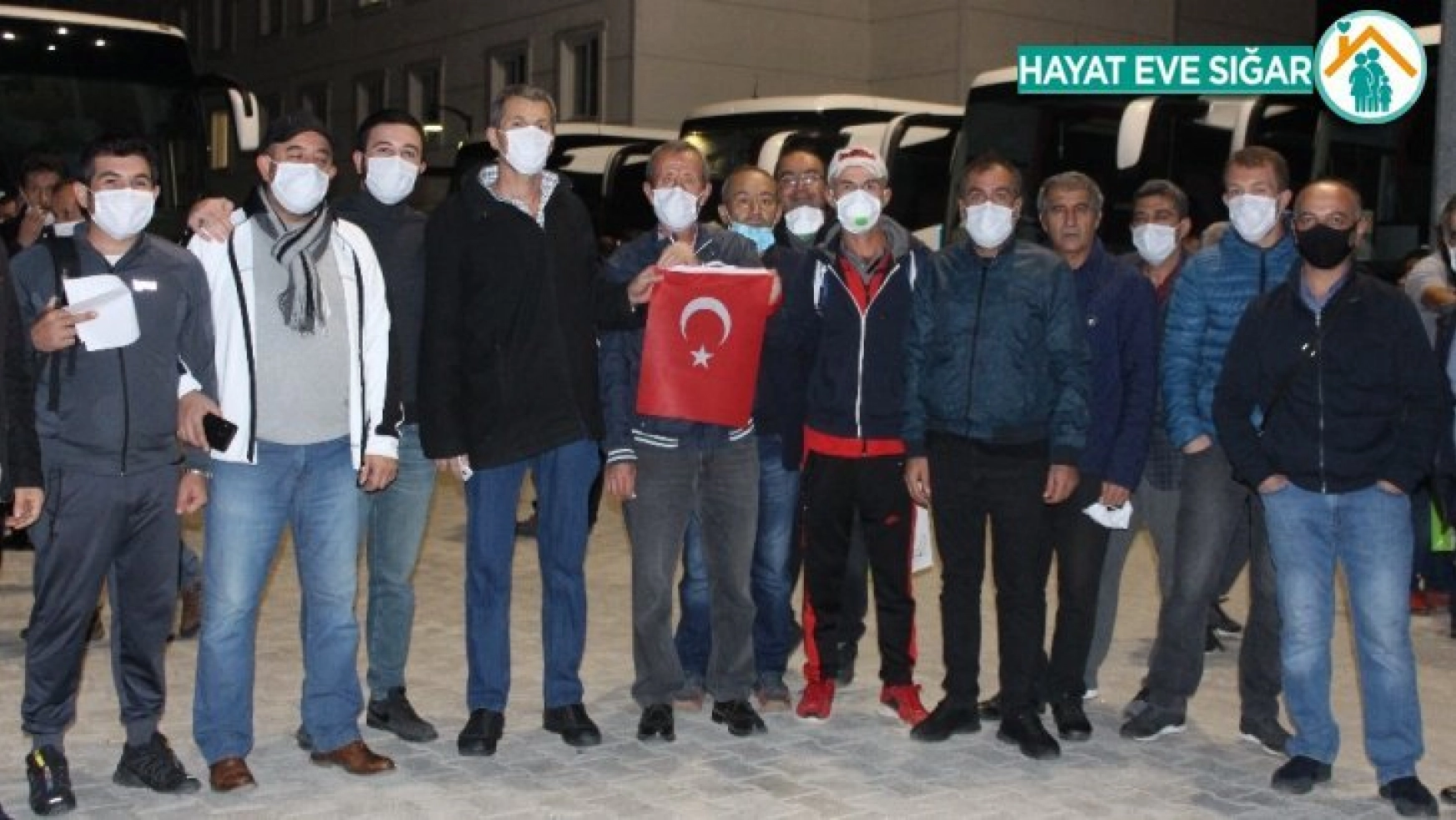 Erzurum'da karantina süreci biten vatandaşlar memleketlerine uğurlandı