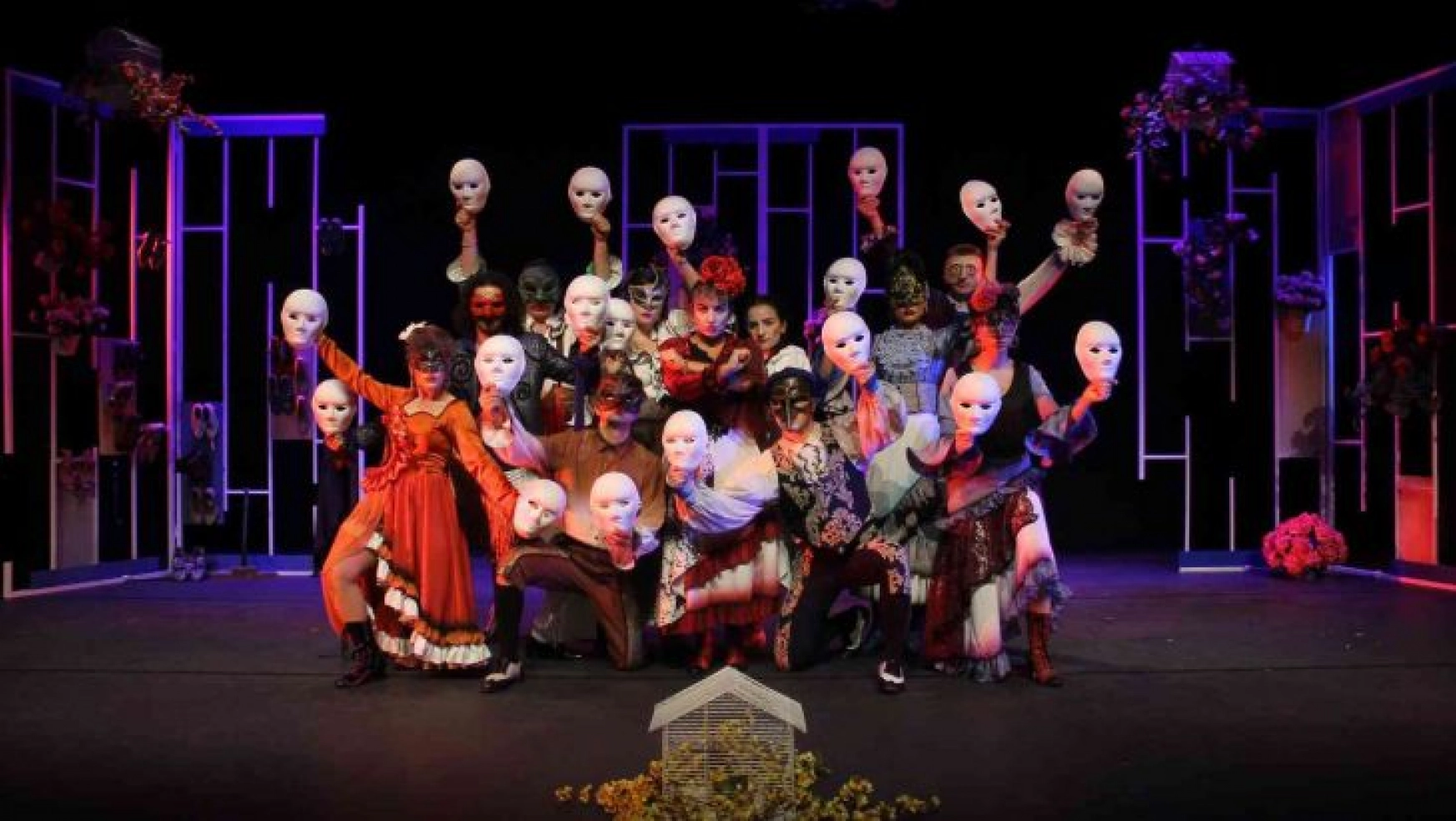 Erzurum Devlet Tiyatrosu 'Eskicinin Tazesi' oyununu sahneliyor