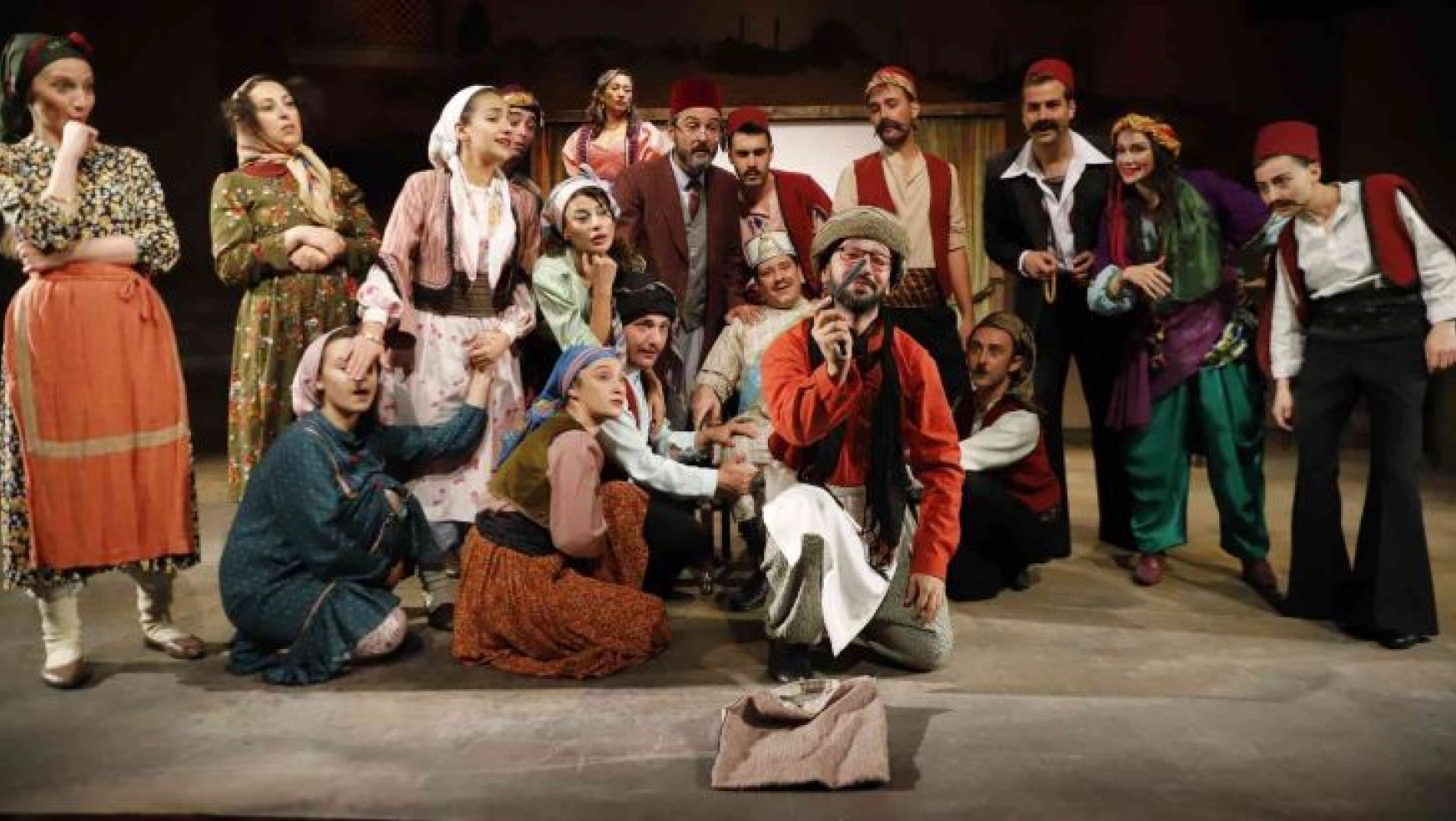Erzurum Devlet Tiyatrosu yeni sezona 'Aşkımız Aksaray'ın En Büyük Yangını' ve 'Canlanan Masallar' tiyatro oyunlarıyla merhaba diyecek