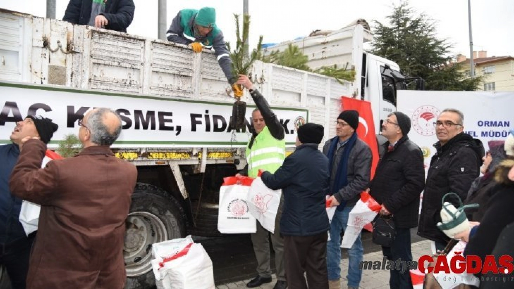 Eskişehir'de 'Yeni yıla ağaç keserek değil fidan dikerek girelim' kampanyası