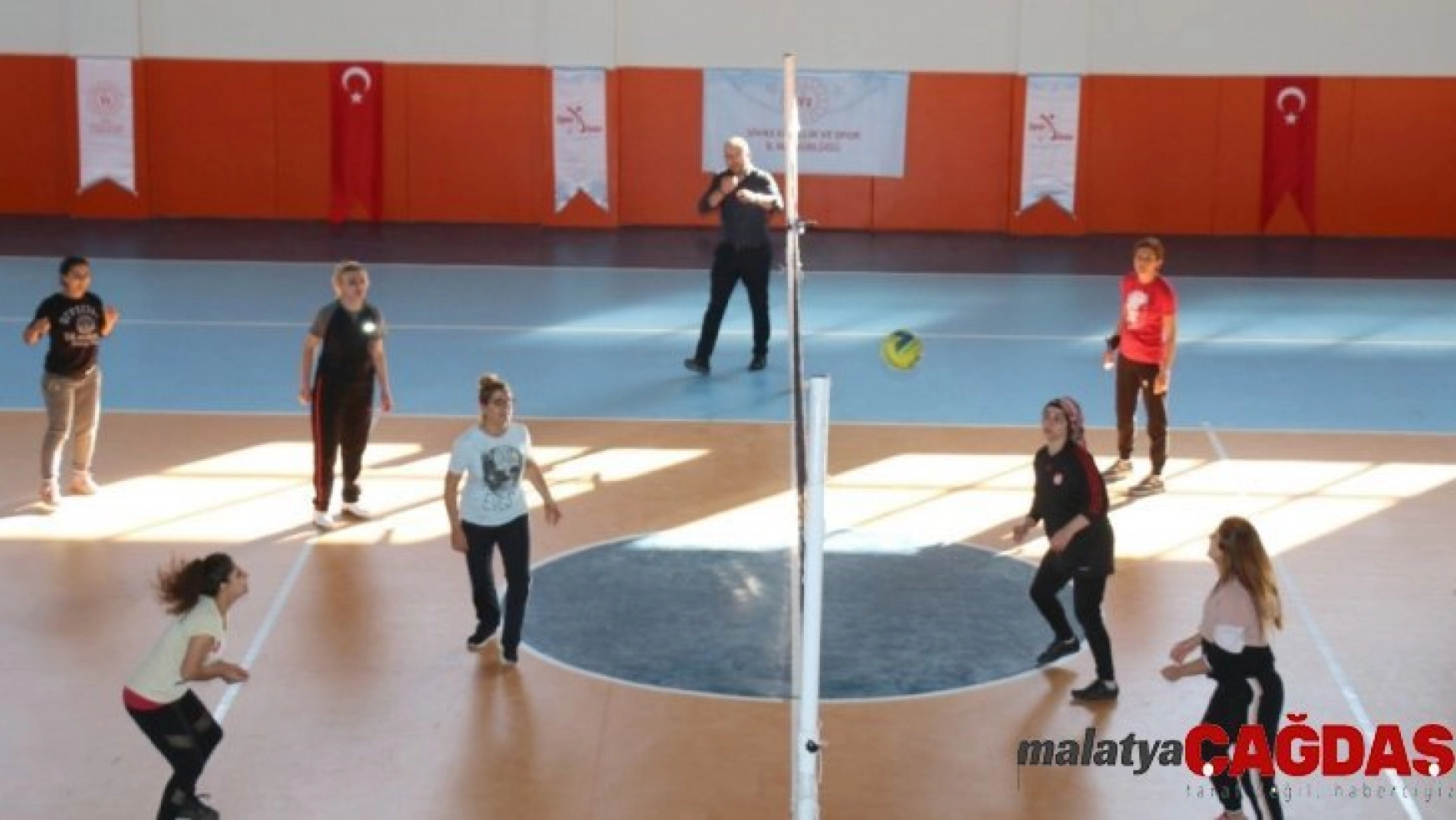 Evimin Sultanları Voleybol Turnuvası Sivas'ta yapıldı