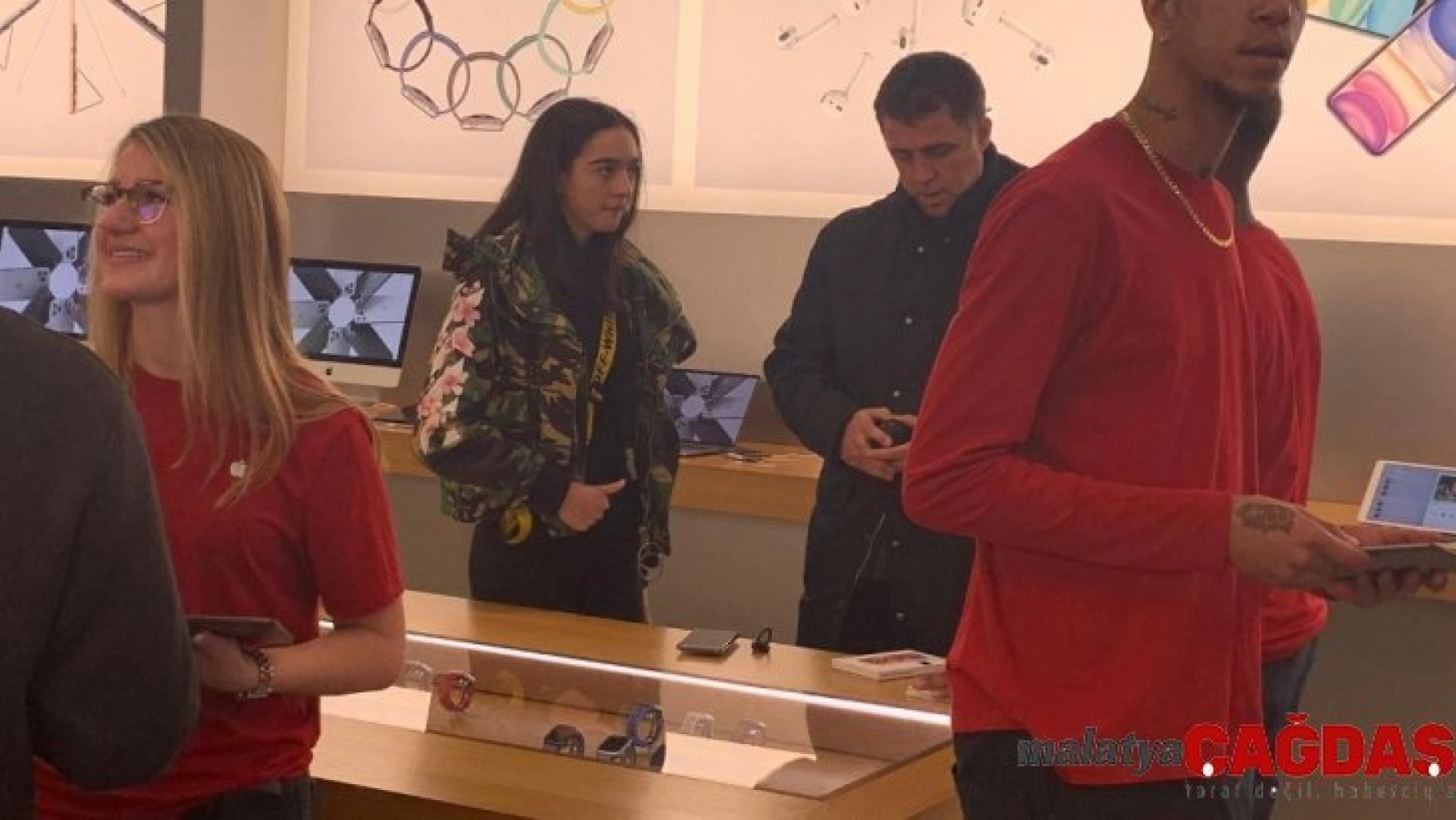 Firari FETÖ'cü Hakan Şükür ABD'de Apple mağazasında görüntülendi