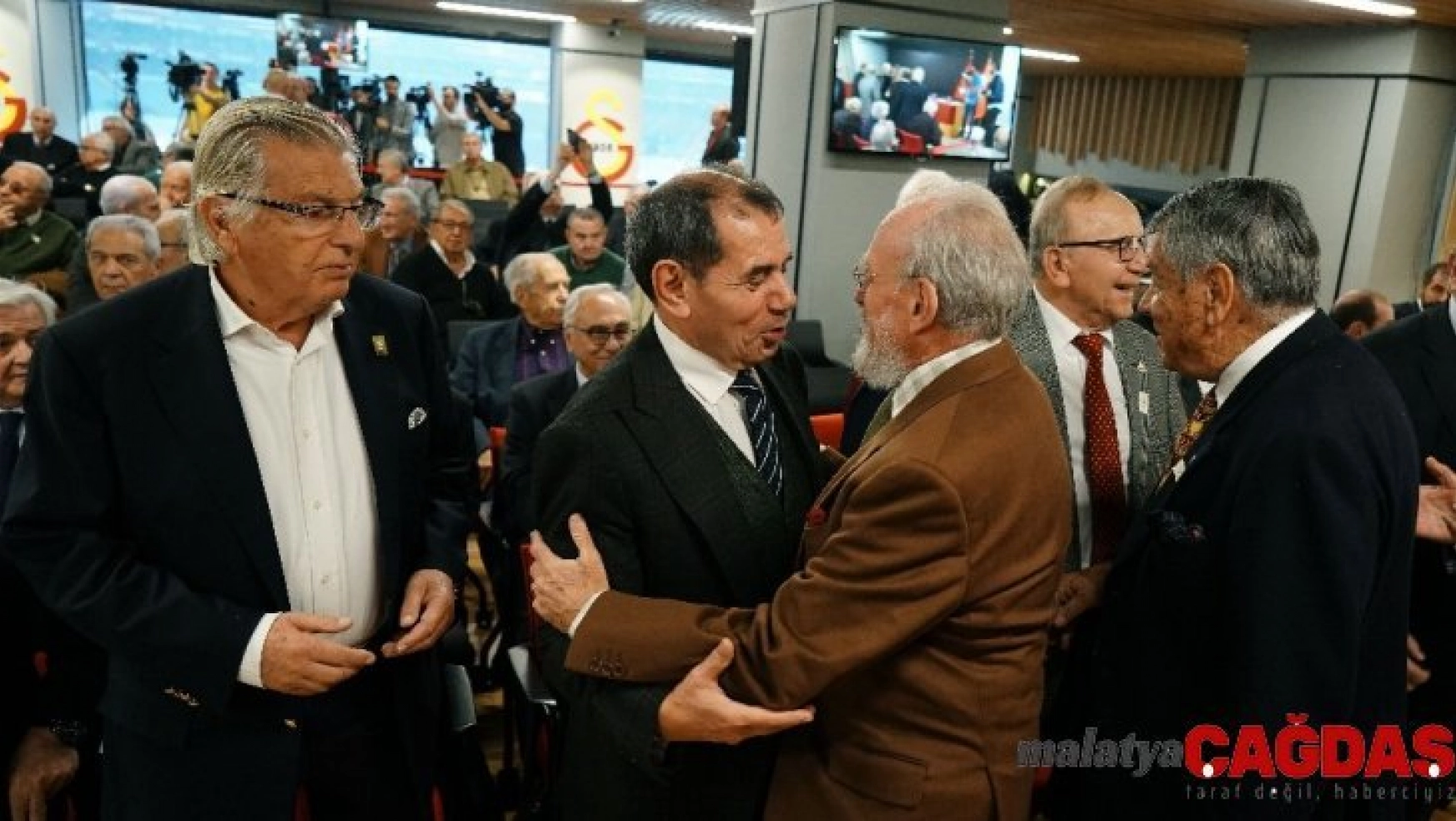 Galatasaray'da aralık ayı divanı başladı, Başkan Mustafa Cengiz katılmadı