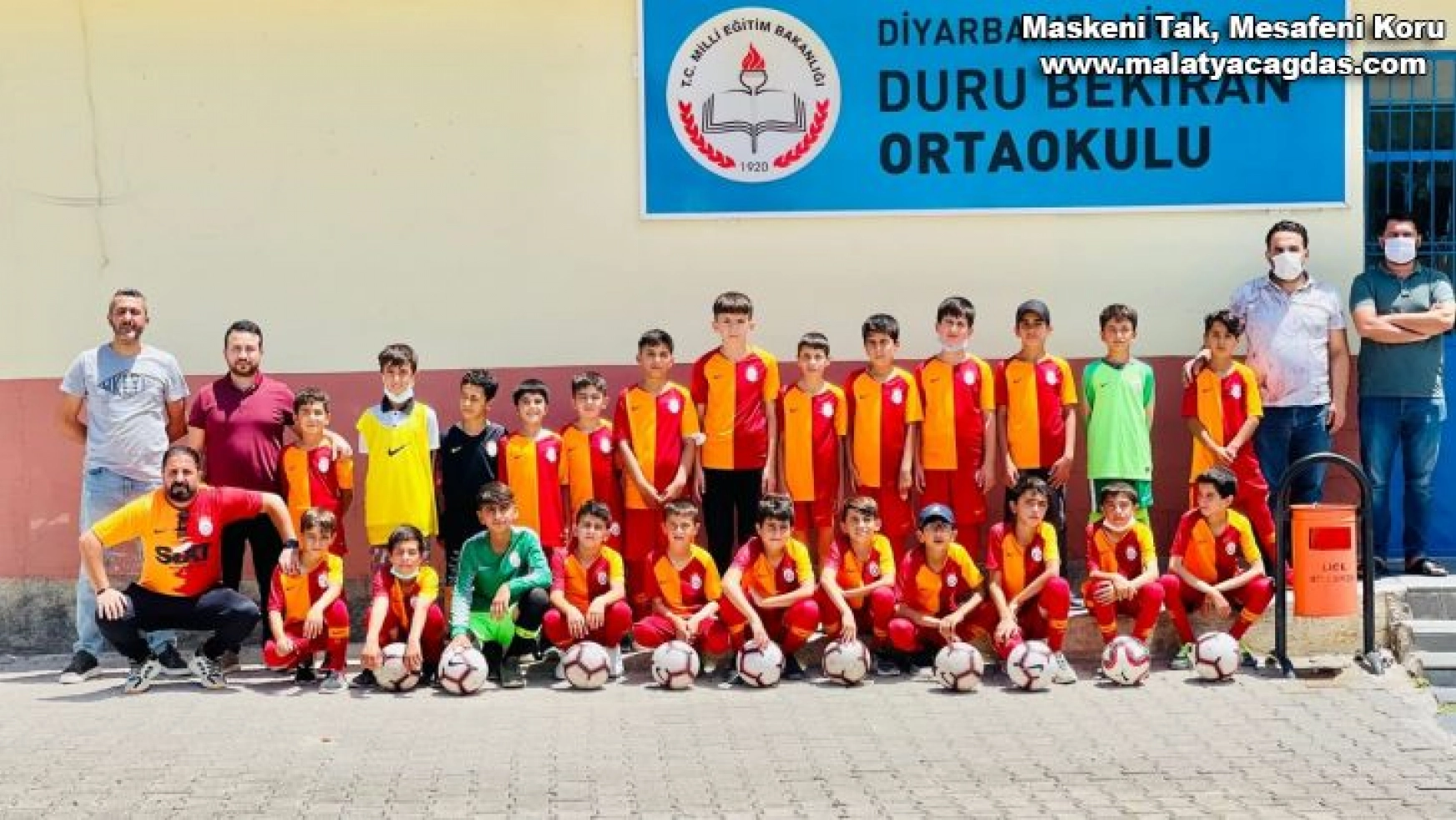 Galatasaray'dan Diyarbakır'daki köy okuluna malzeme desteği