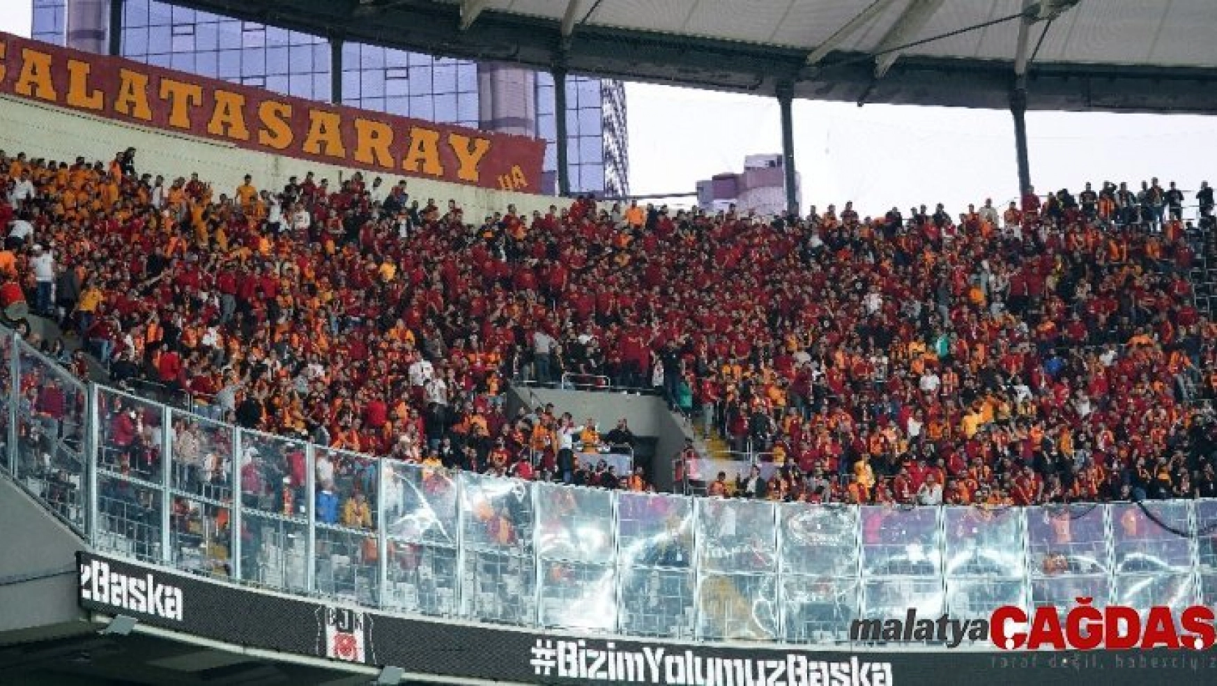 Galatasaray taraftarları, takımını deplasmanda yalnız bırakmadı