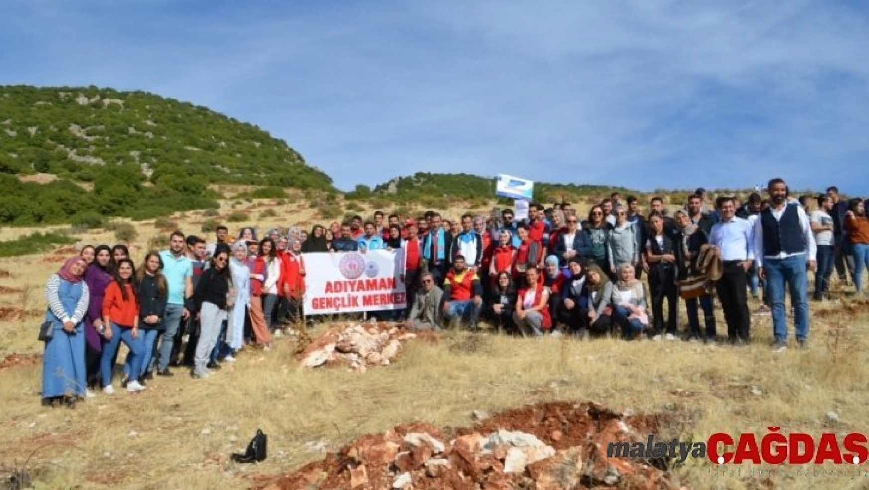 Gençler 'Daha Yeşil Bir Türkiye' için fidan dikti