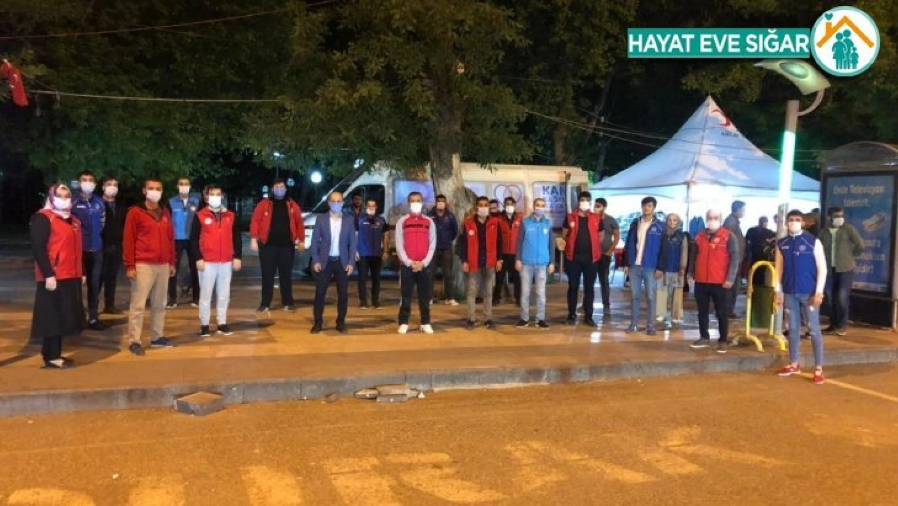 Gençlerden Türk Kızılay'ına kan bağışı