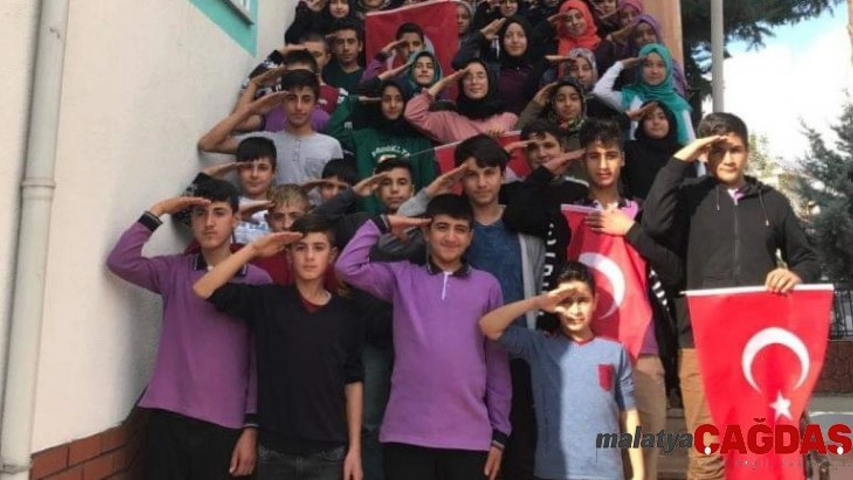 Gölbaşı'nda öğrencilerden Mehmetçiğe destek