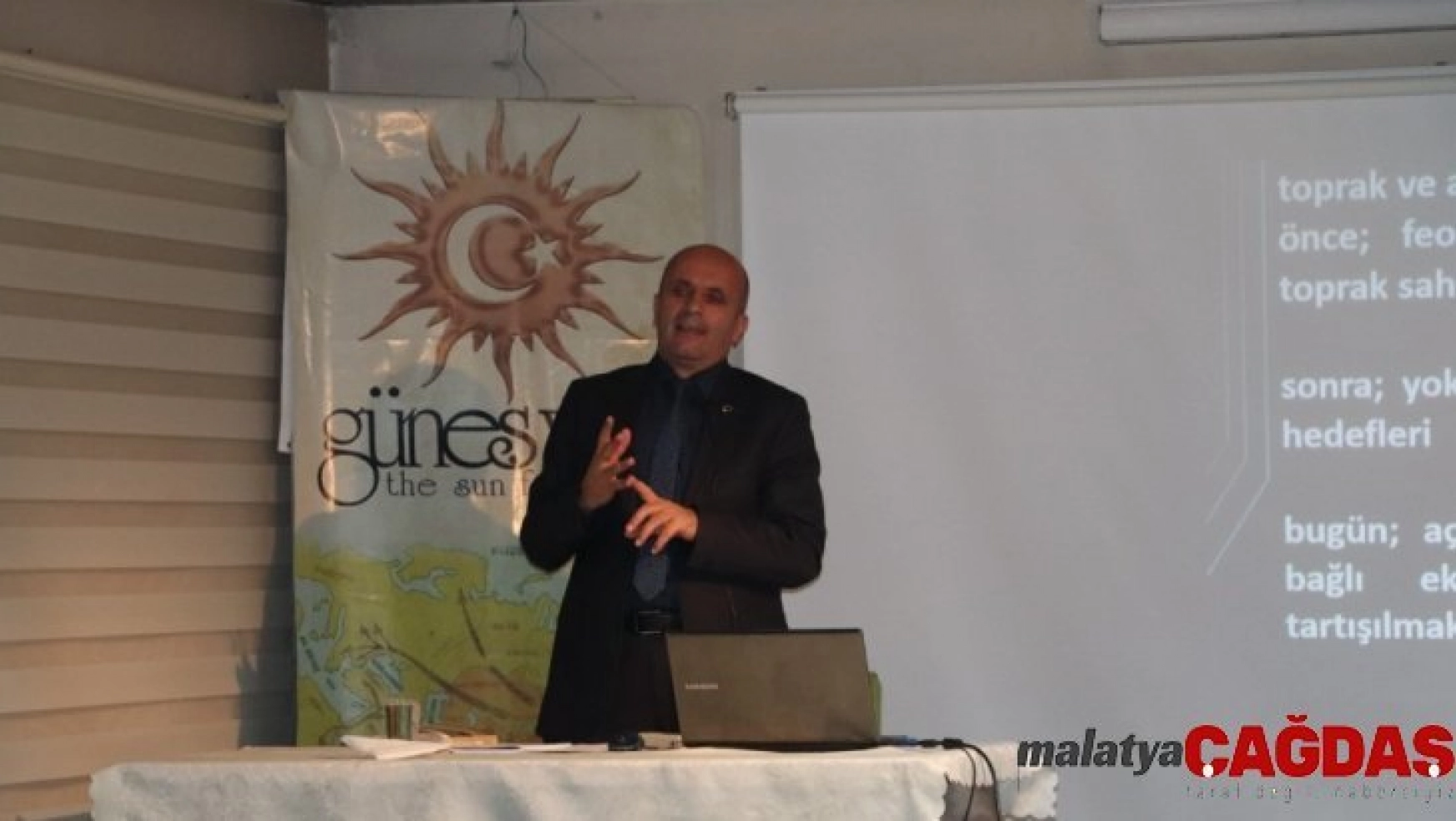 Güneş Vakfı'nda 'Dünya Toprak Kaynakları ve Sorunları' konferansı