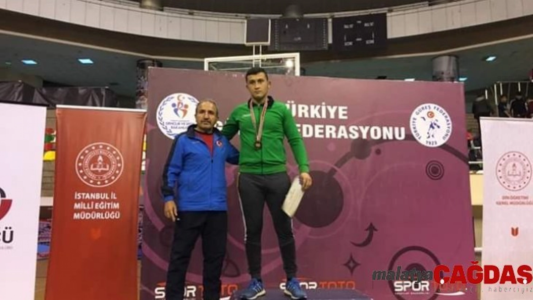 Güreşte bölge şampiyonu Akçakoca'dan çıktı