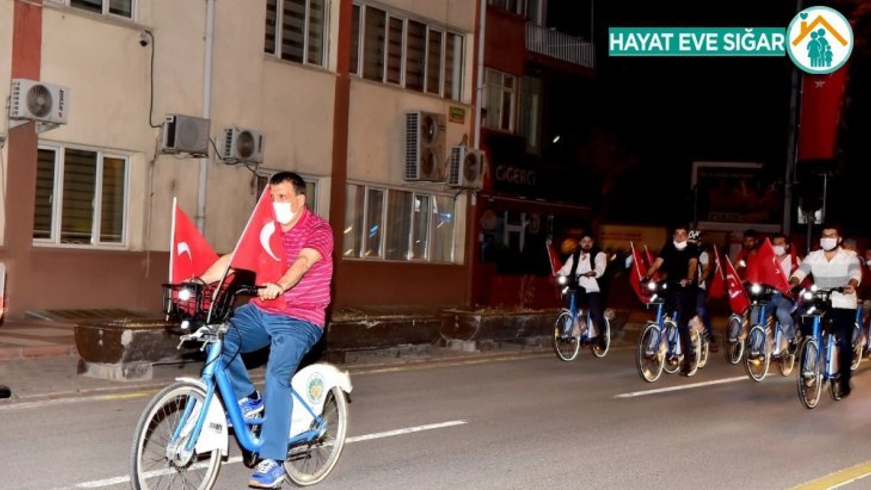 Gürkan gençlerle bisiklet sürdü