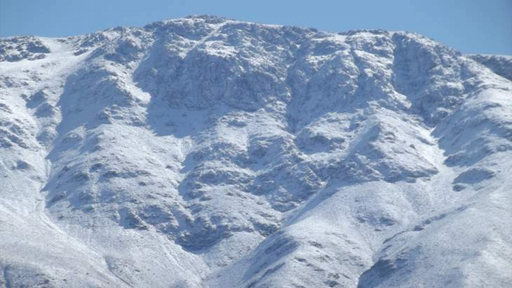 Hazarbaba Dağı'na mevsimin ilk karı düştü