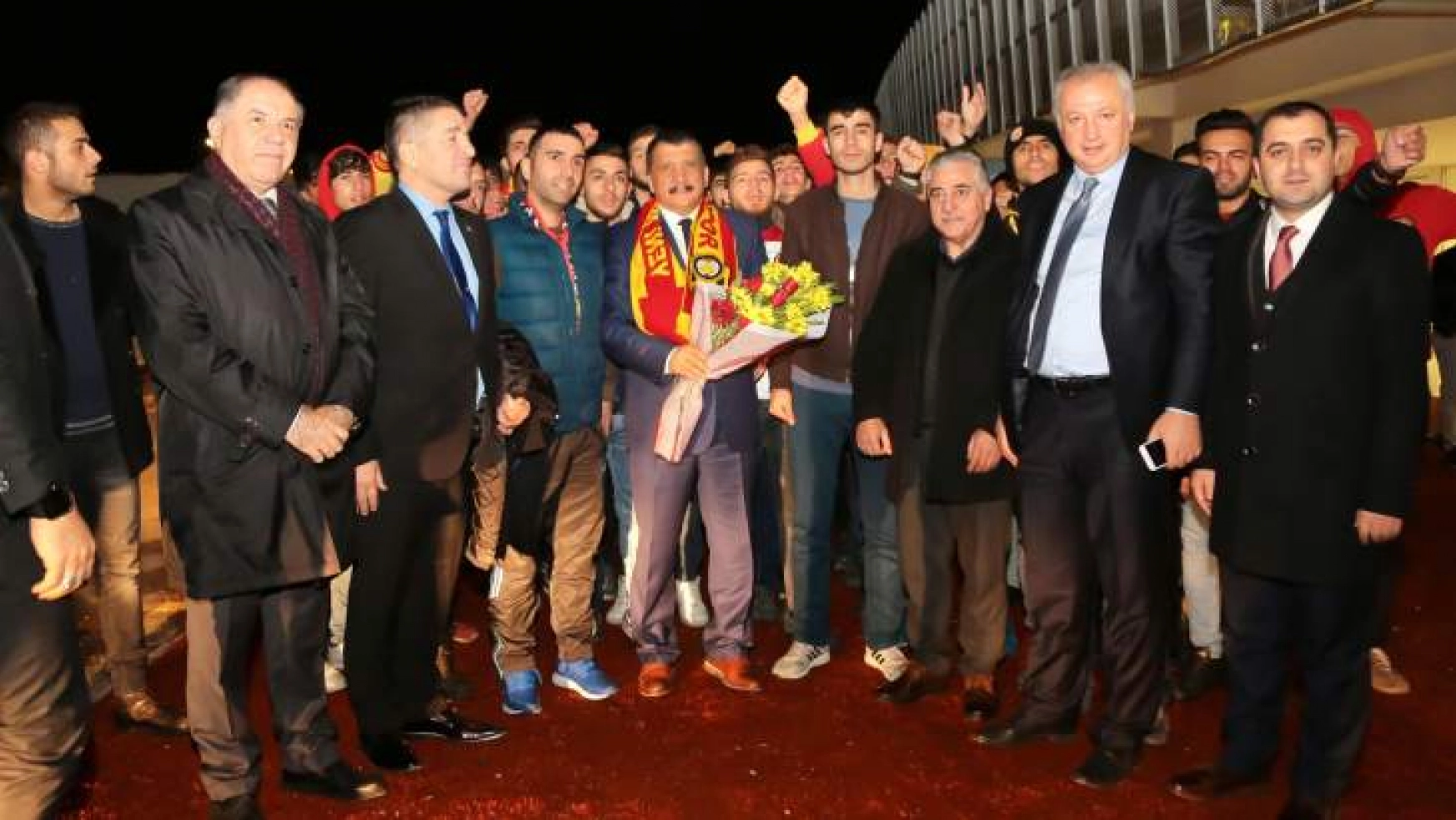 Evkur Yeni Malatyaspor Taraftarları, Başkan Gürkan'ı Coşku İle Karşıladı