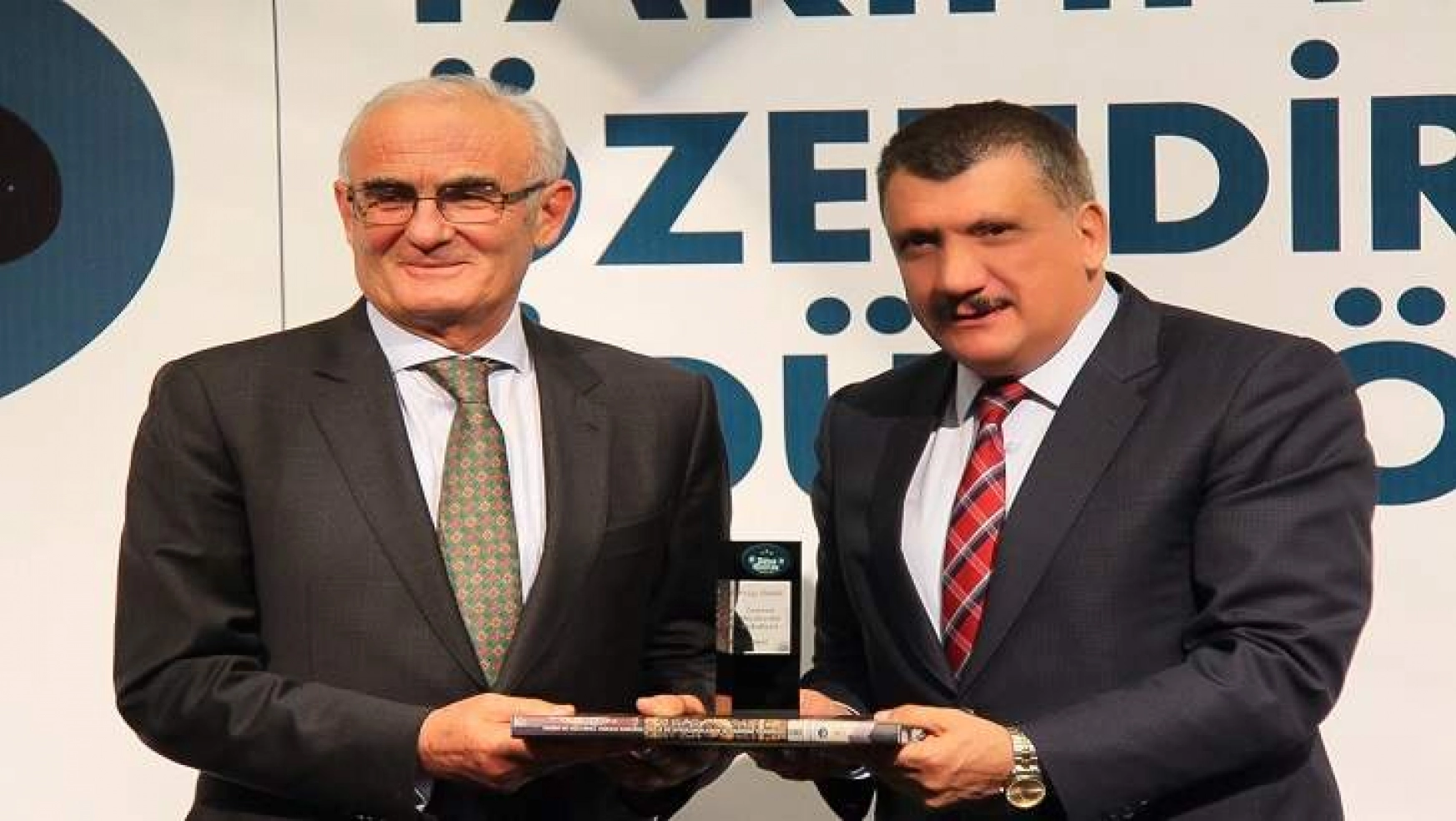 Başkan Gürkan, Hizmetlerini Ödüllerle Taçlandırmaya Devam Ediyor