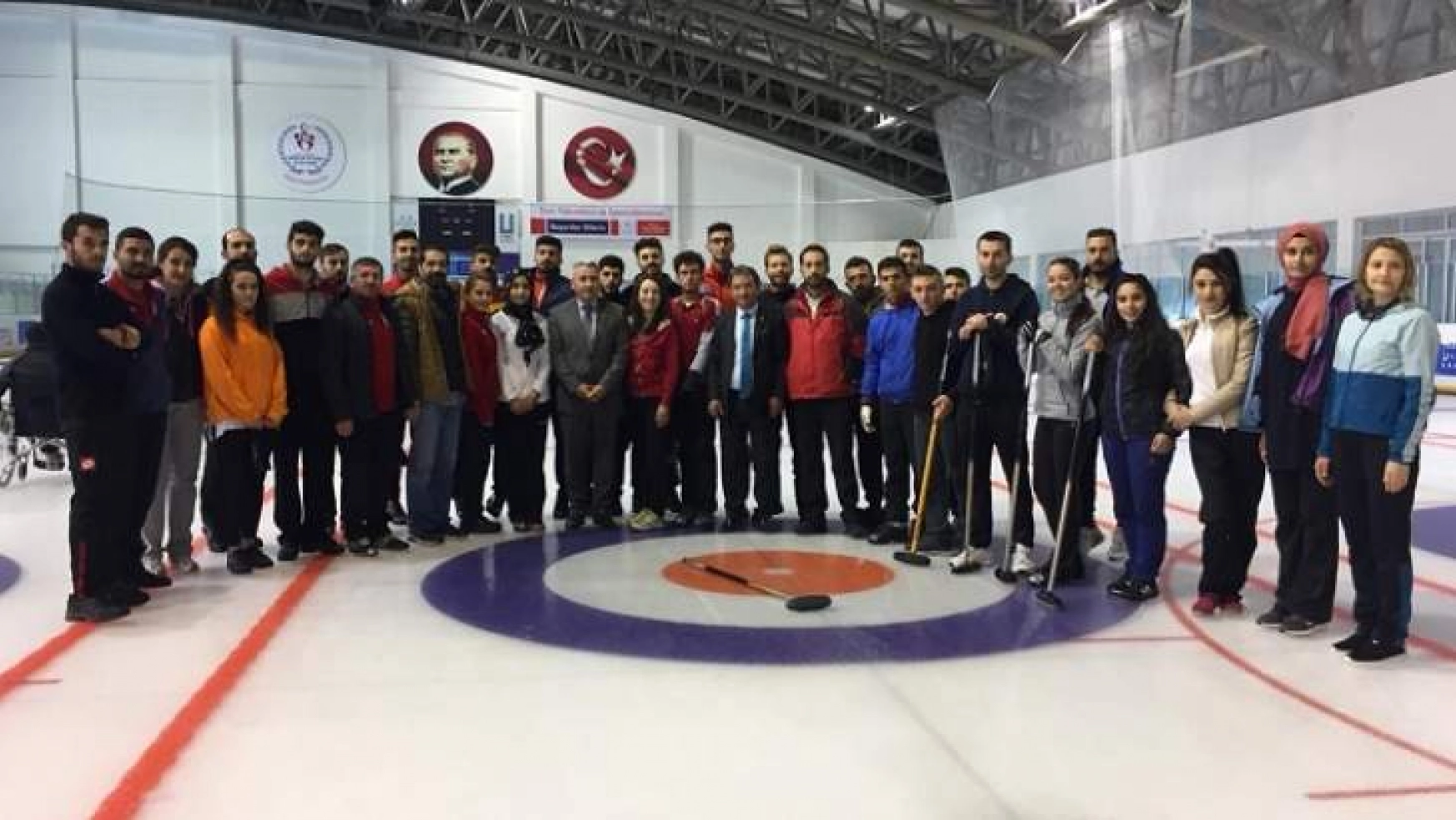 Erzurum'da geleceğin curling antrenörleri eğitiliyor