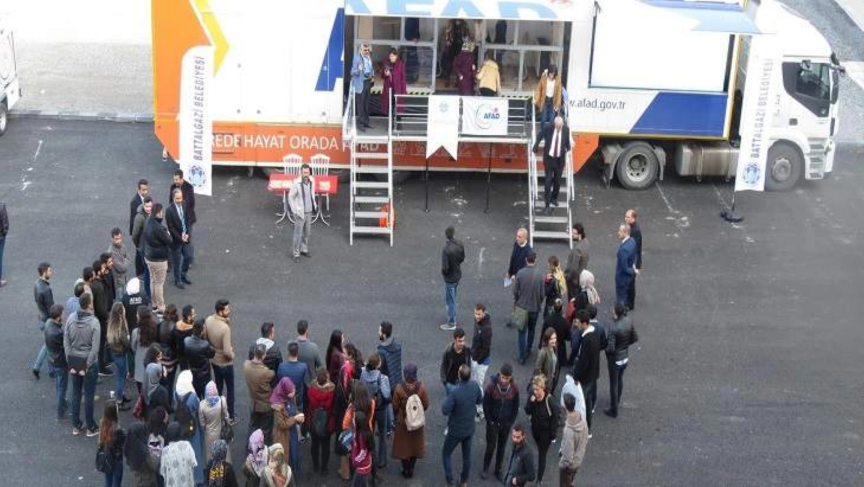 Turgut Özal Üniversitesi'nde Öğrencilere Deprem Eğitimi Verildi