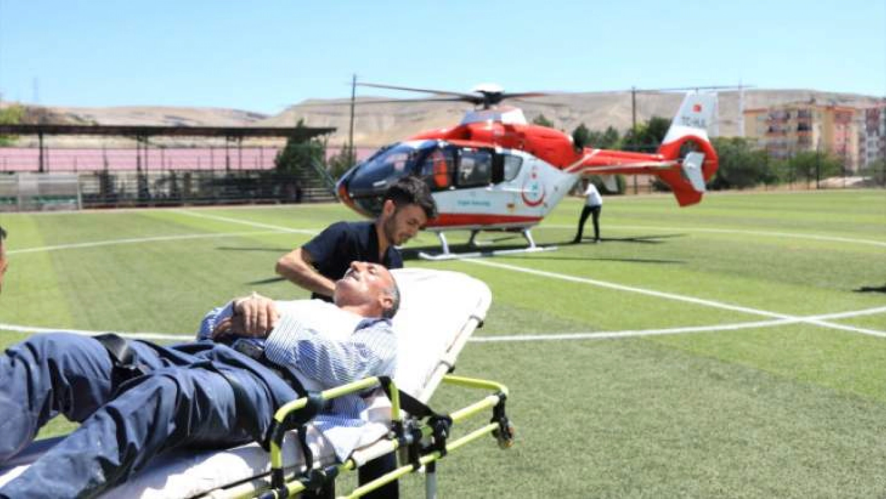 Ambulans helikopter yaralı işçi için havalandı