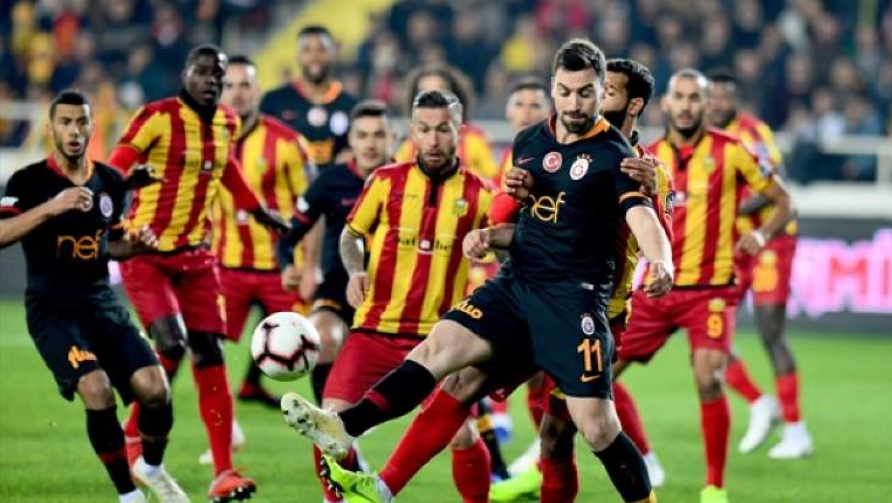 Galatasaray, liderliği Malatya'da bıraktı