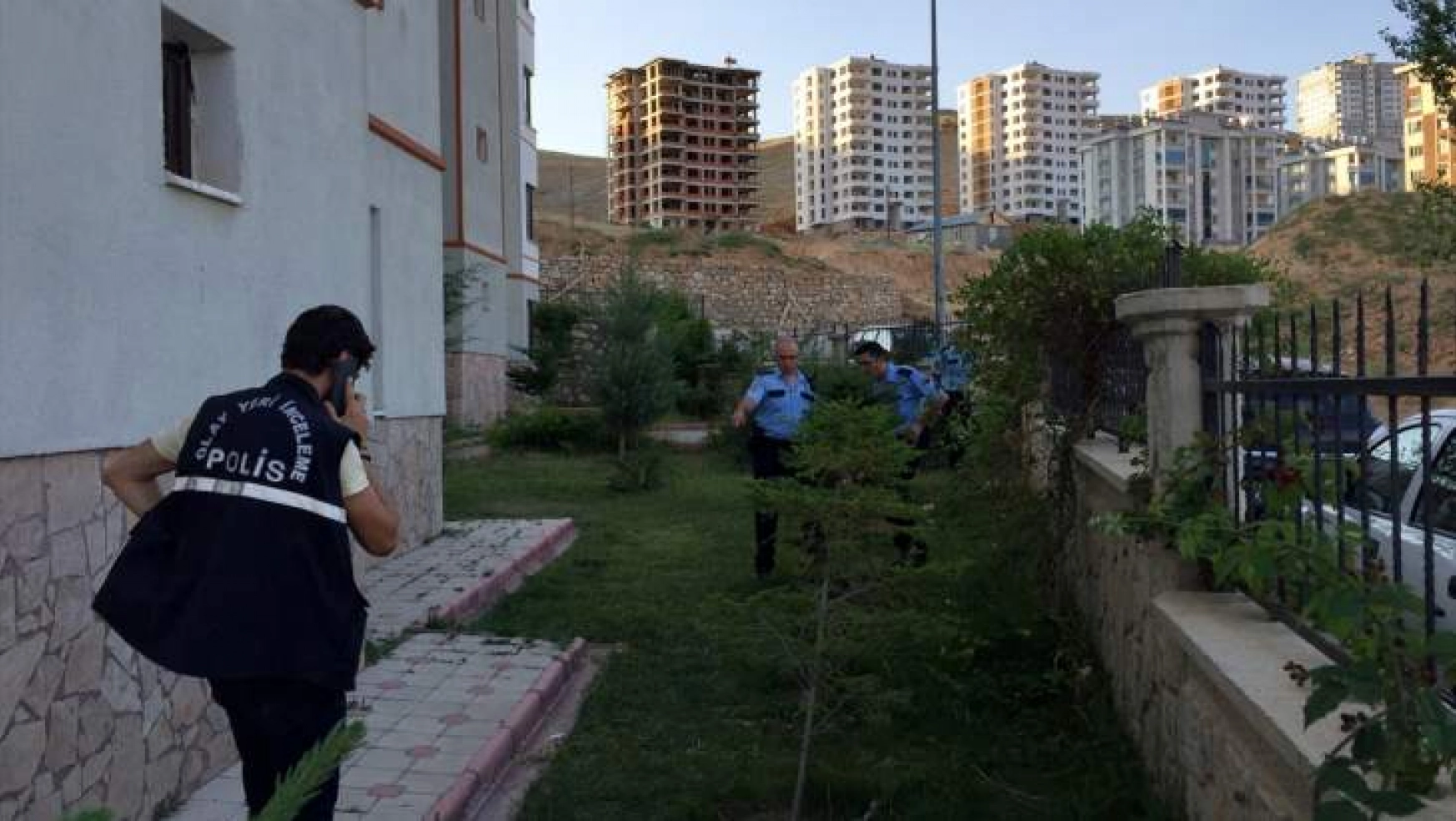 Elazığ'da 5. kattan düşen çocuk yaralandı