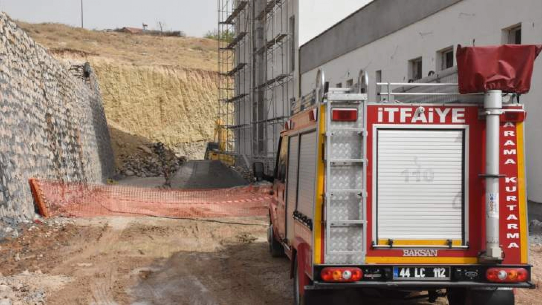Malatya'da istinat duvarı çöktü: 1 ölü, 3 yaralı