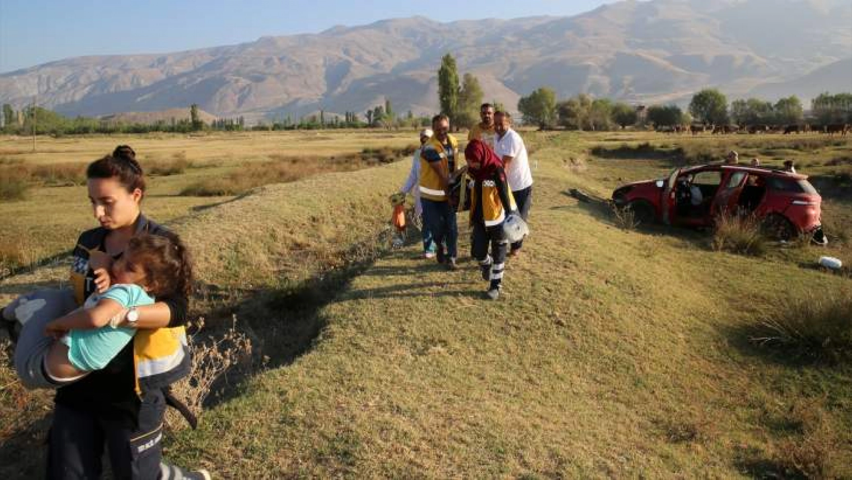 Erzincan'da otomobil şarampole düştü: 7 yaralı