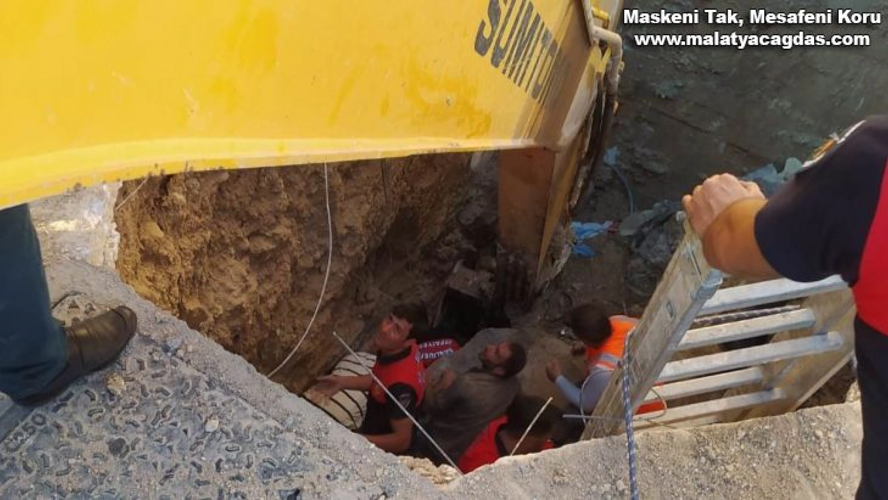 Hastane kanalizasyon hattında göçük: 3 işçi toprak altında kaldı
