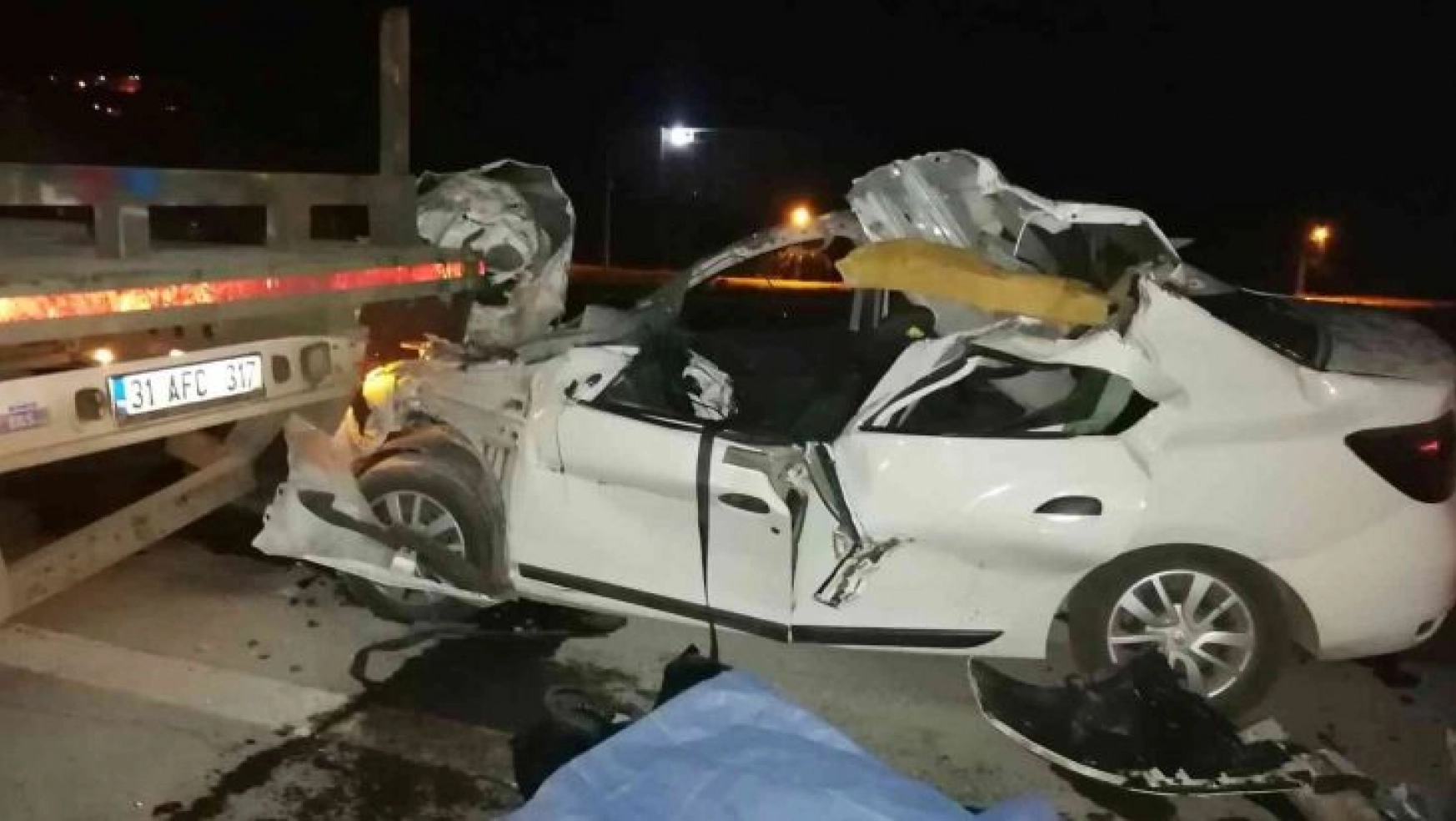 Hatay'da Tır'a arkadan çarpan otomobil sürücüsü hayatını kaybetti