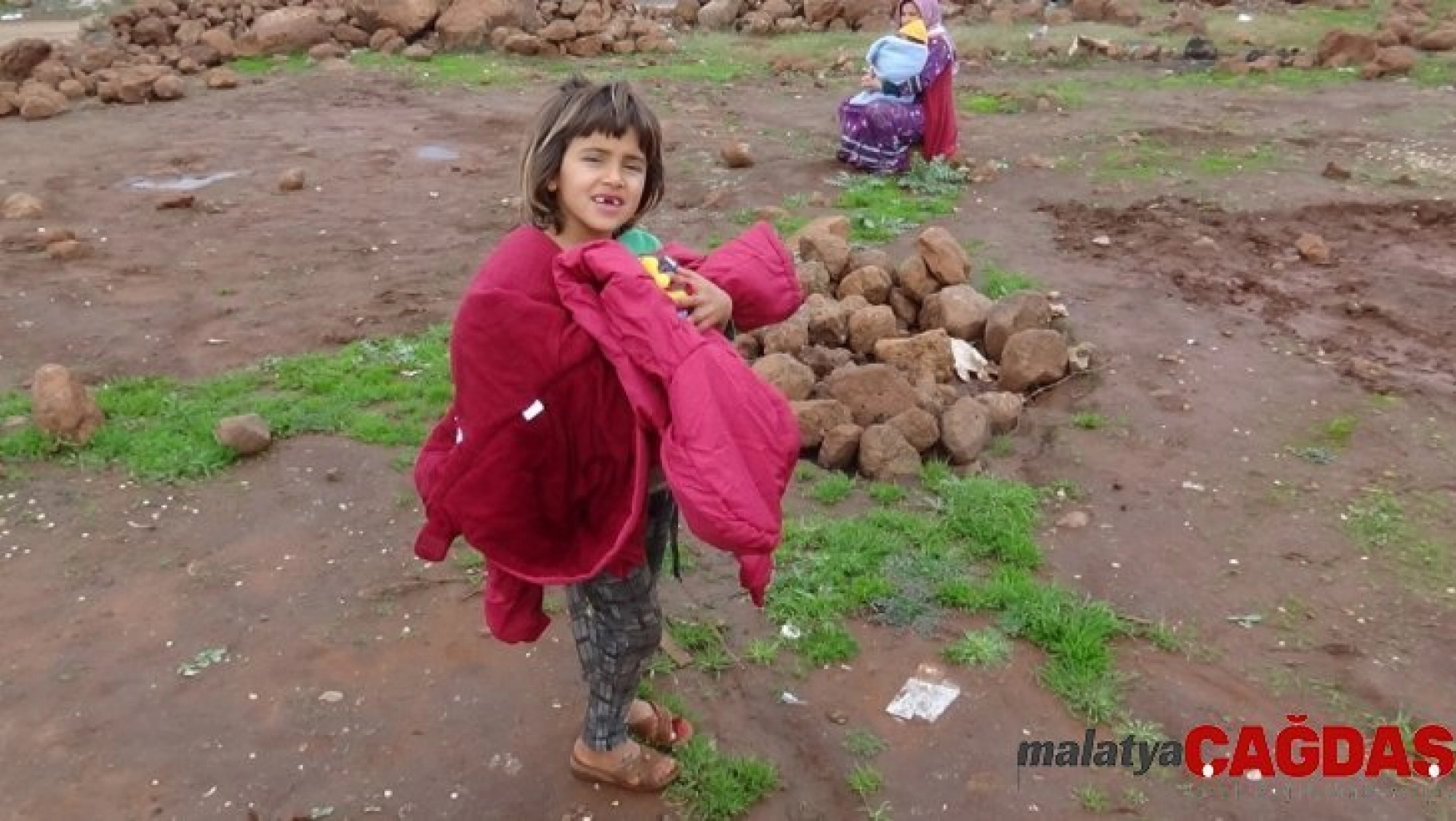 Hatay'daki göçmen çocuklara kıyafet yardımı