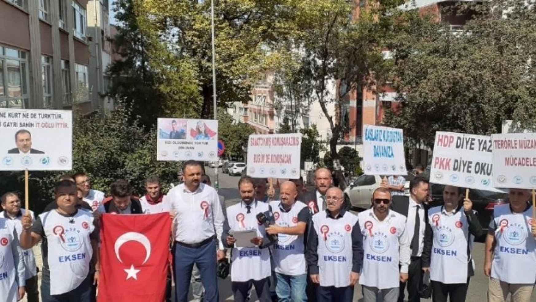 HDP Genel Merkezi önünde Diyarbakır'a destek eylemi