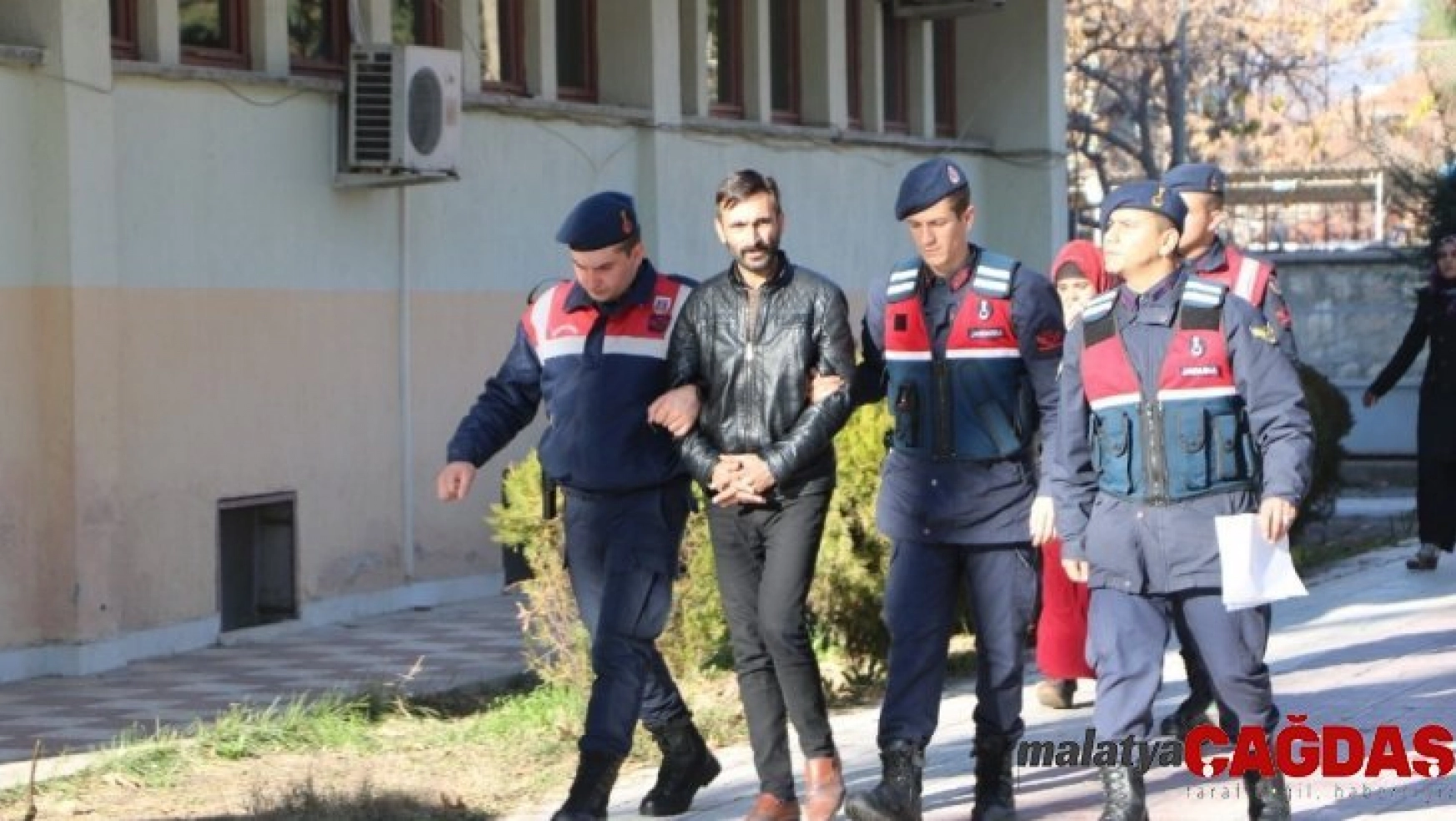 HDP'li başkan dolandırıcılık suçlaması ile hüküm giyince gözaltına alındı