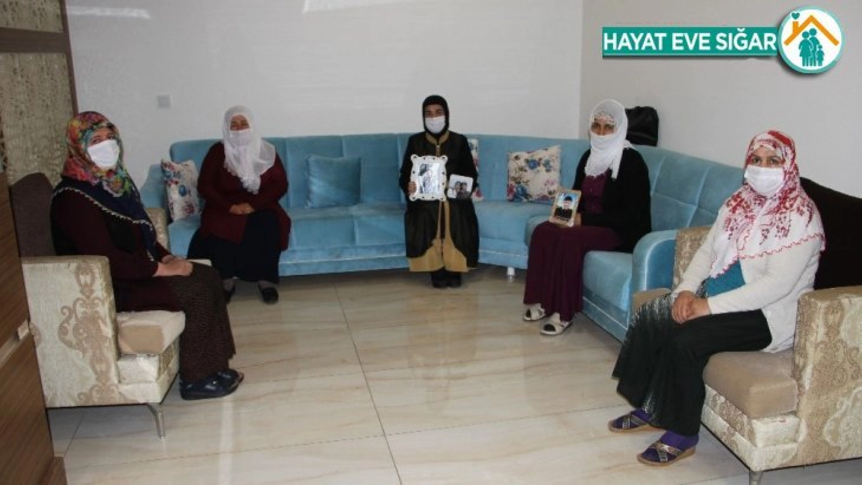 HDP önünde evlat nöbeti tutan ailelerin buruk Anneler Günü