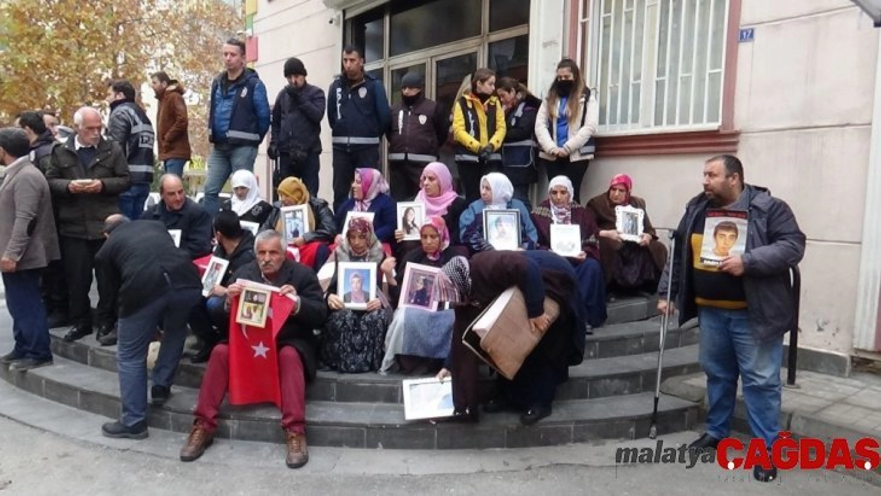 HDP önündeki ailelerin evlat nöbeti 122'inci gününde