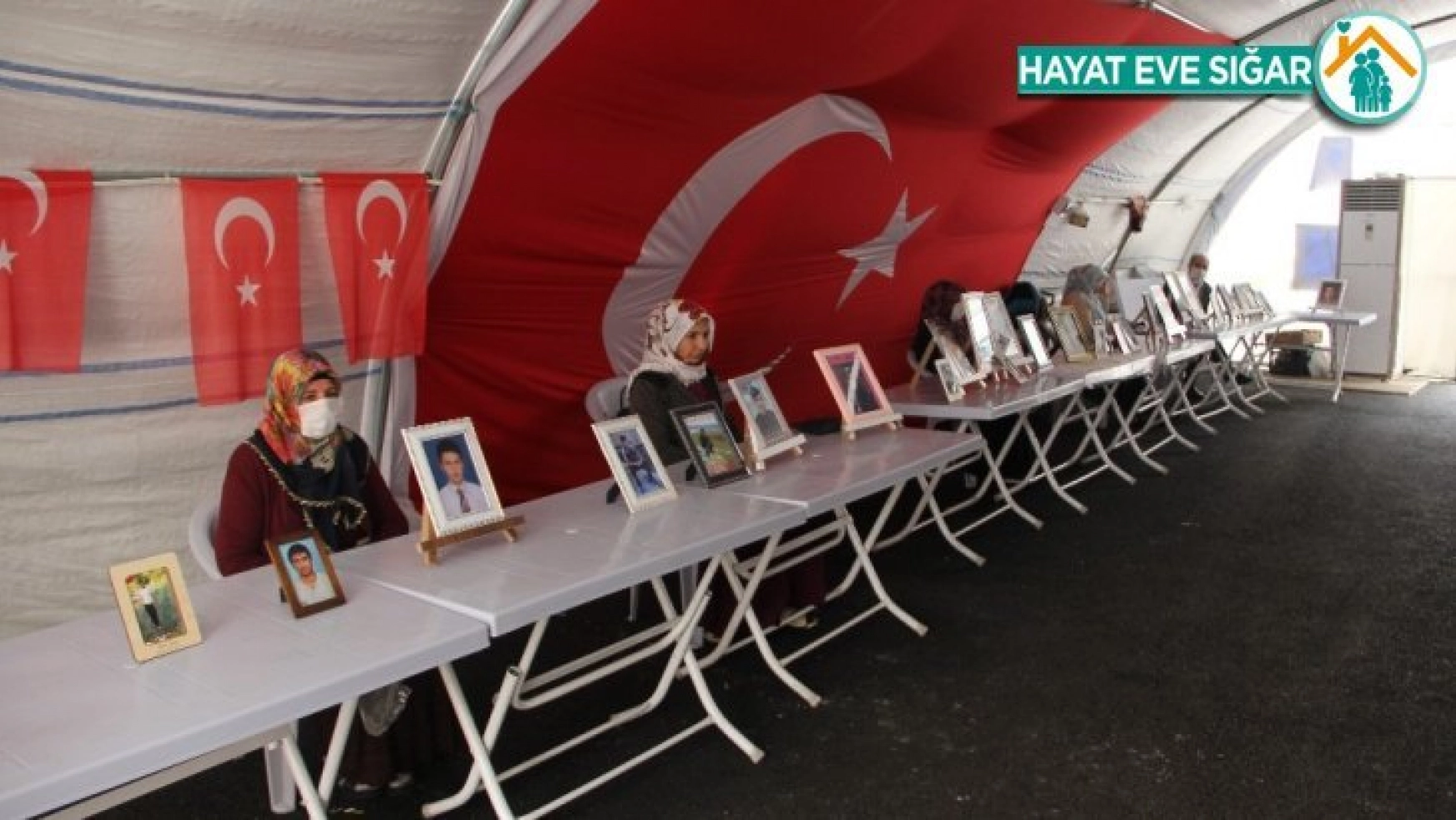 HDP önündeki ailelerin evlat nöbeti devam ediyor