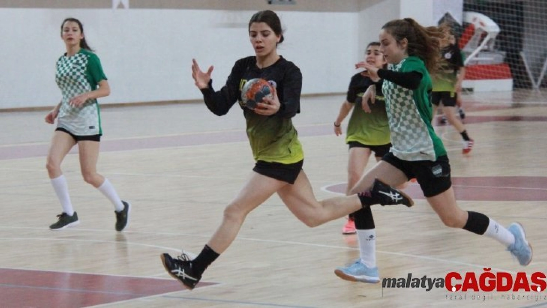 Hentbol Türkiye Şampiyonası Sivas'ta başladı