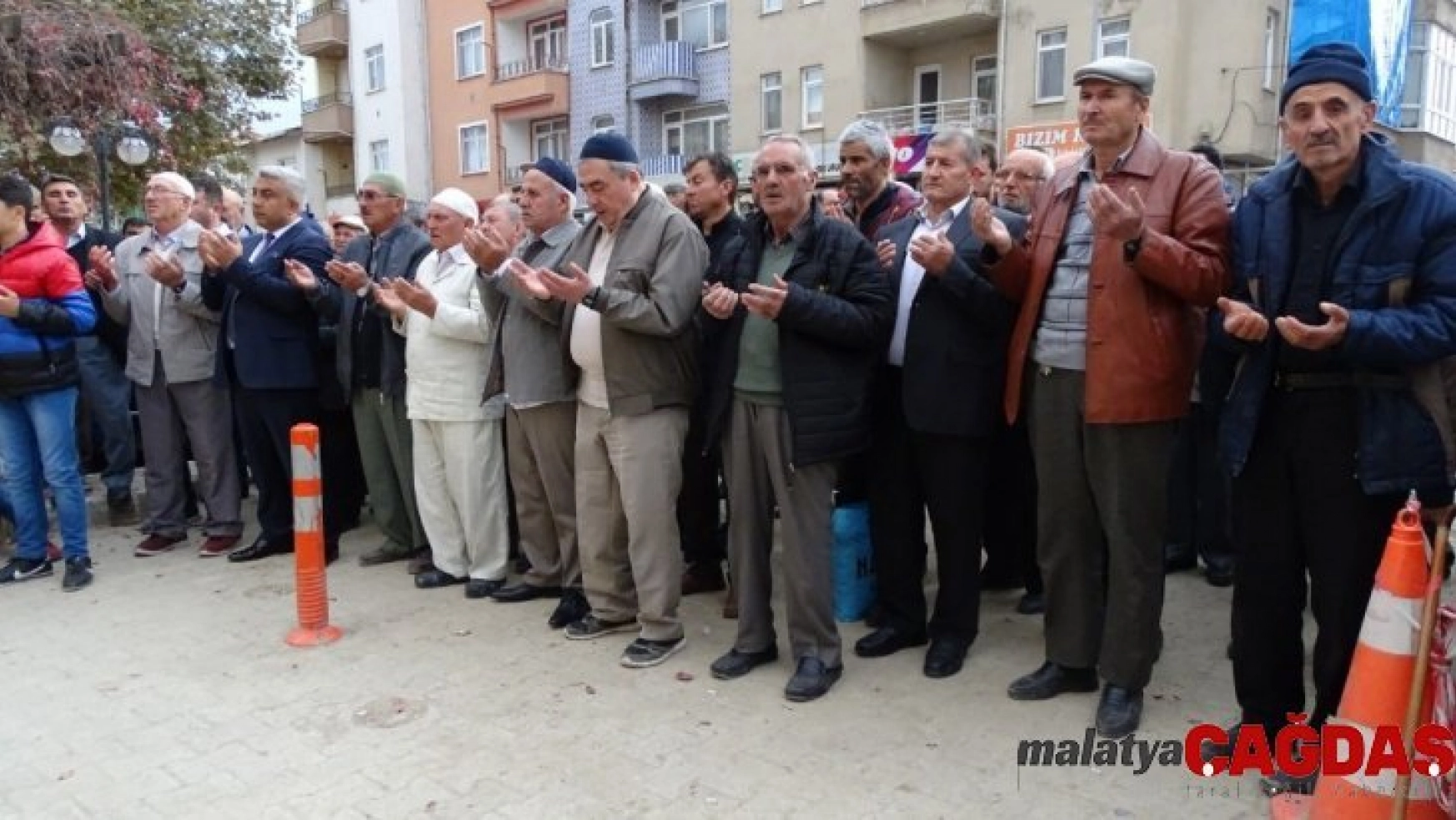 Hisarcık'ta 40 kişilik umre kafilesi dualarla uğurlandı