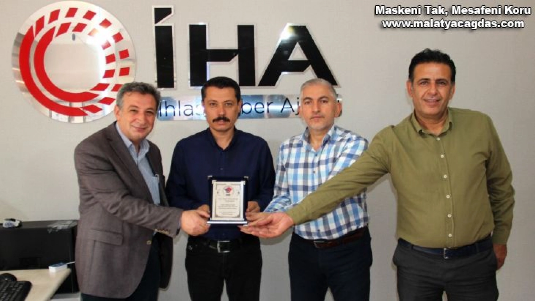İGD'den İHA Muhabiri Ahmet Arslantaş'a paket